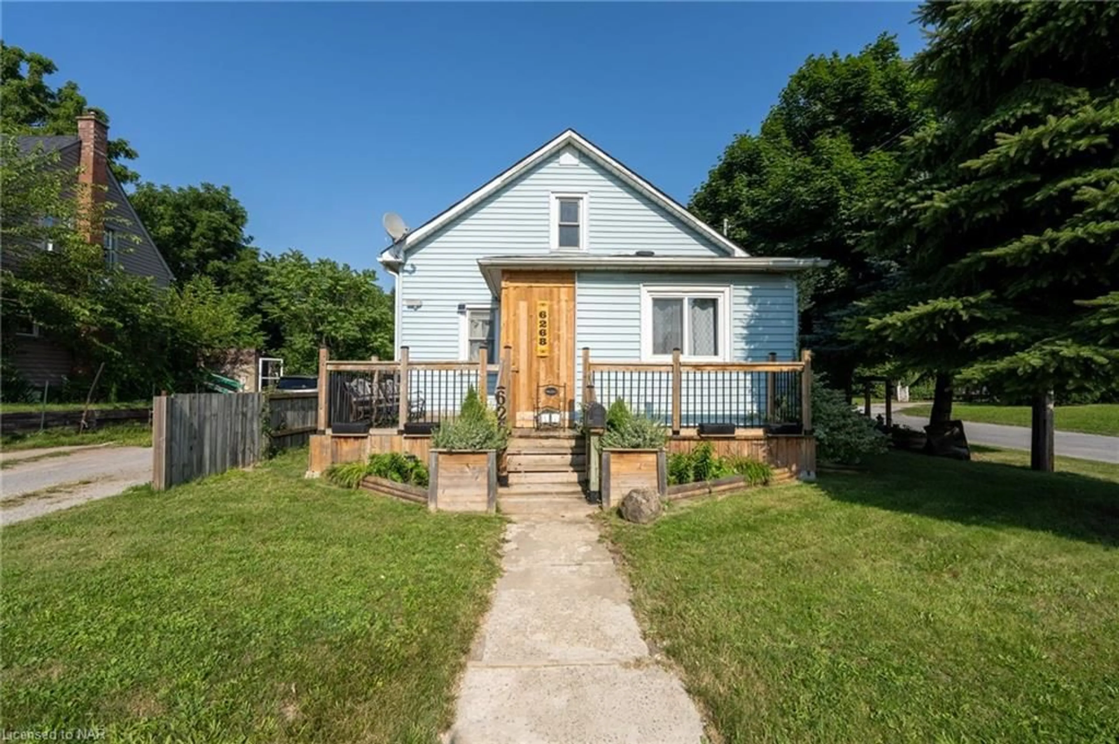 Frontside or backside of a home for 6268 Drummond Rd, Niagara Falls Ontario L2G 4M6