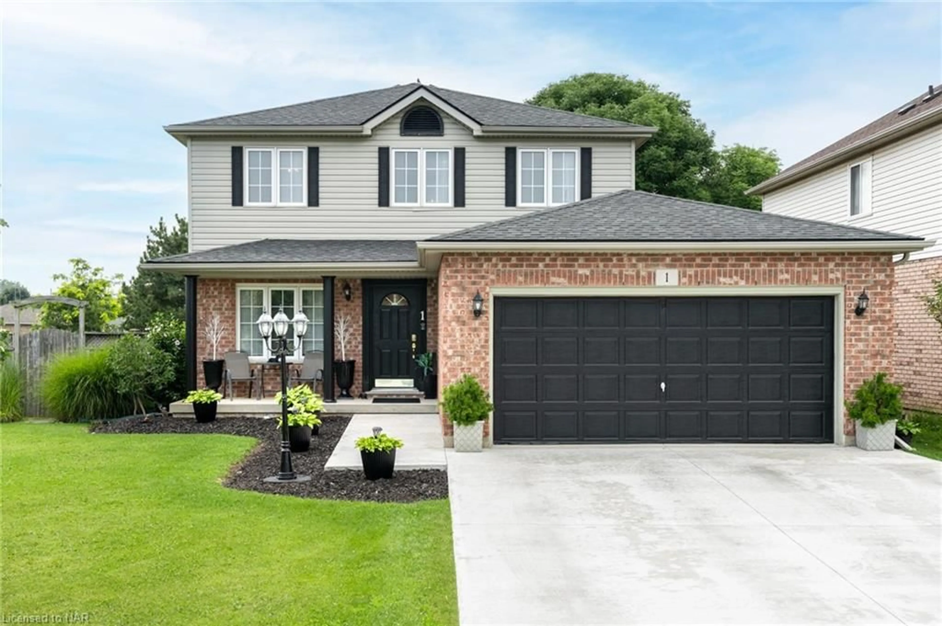 Home with brick exterior material for 1 Shaver Rd, St. Catharines Ontario L2S 3Z2