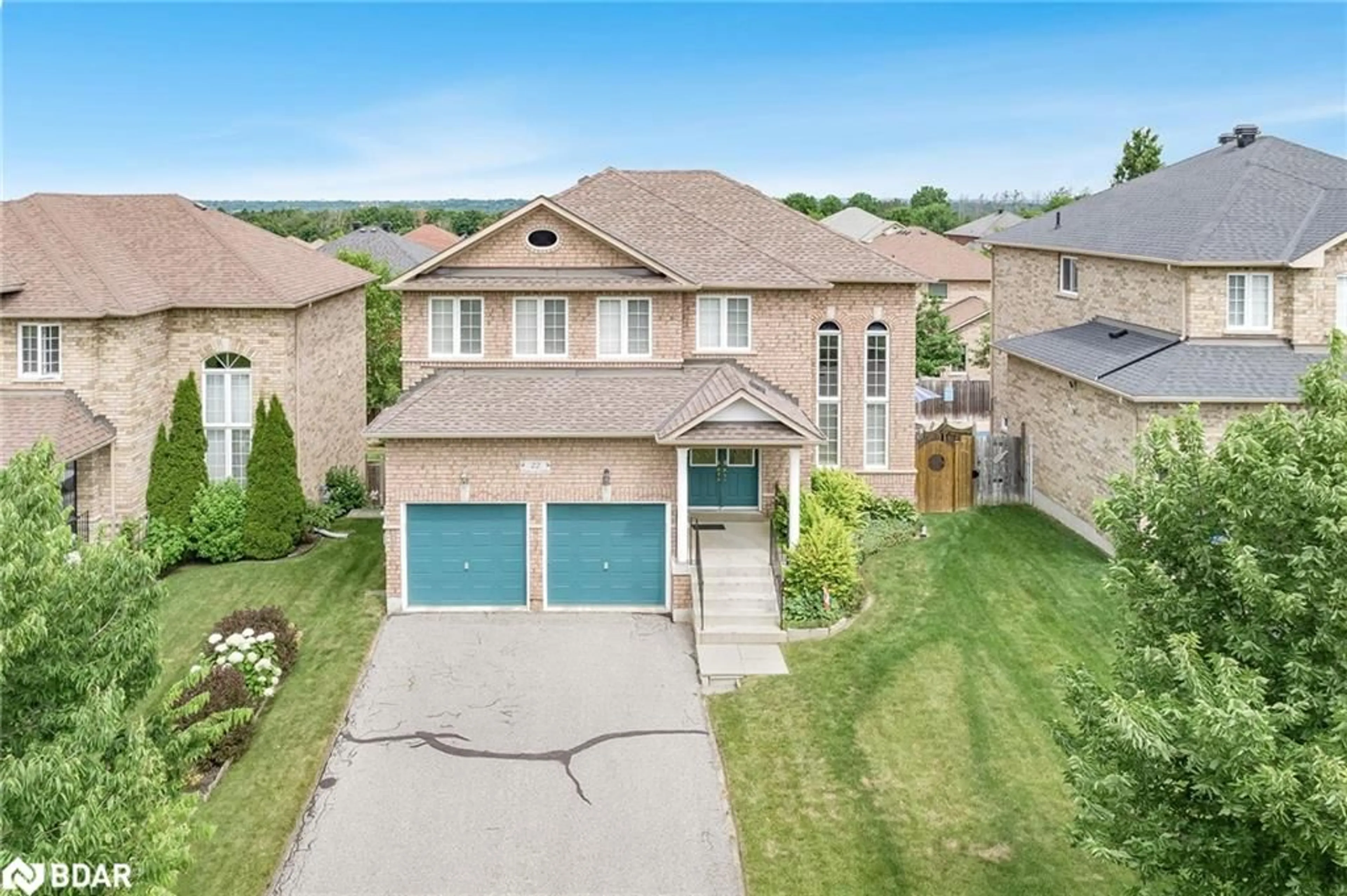 Frontside or backside of a home for 22 Prince Of Wales Dr, Barrie Ontario L4N 0T5