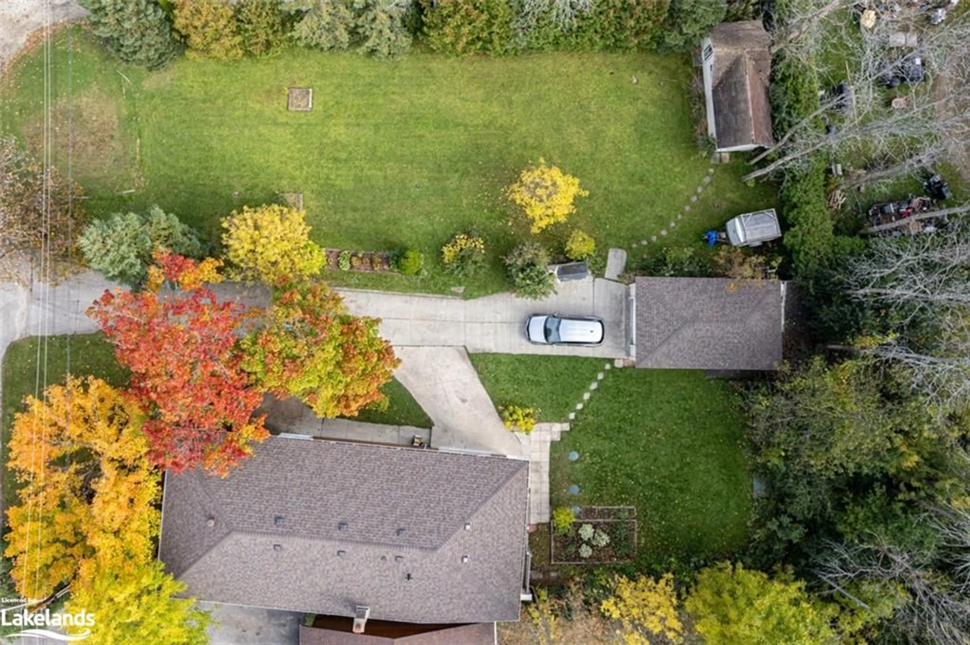 Frontside or backside of a home for 32 Kohl St, Collingwood Ontario L9Y 3Z1