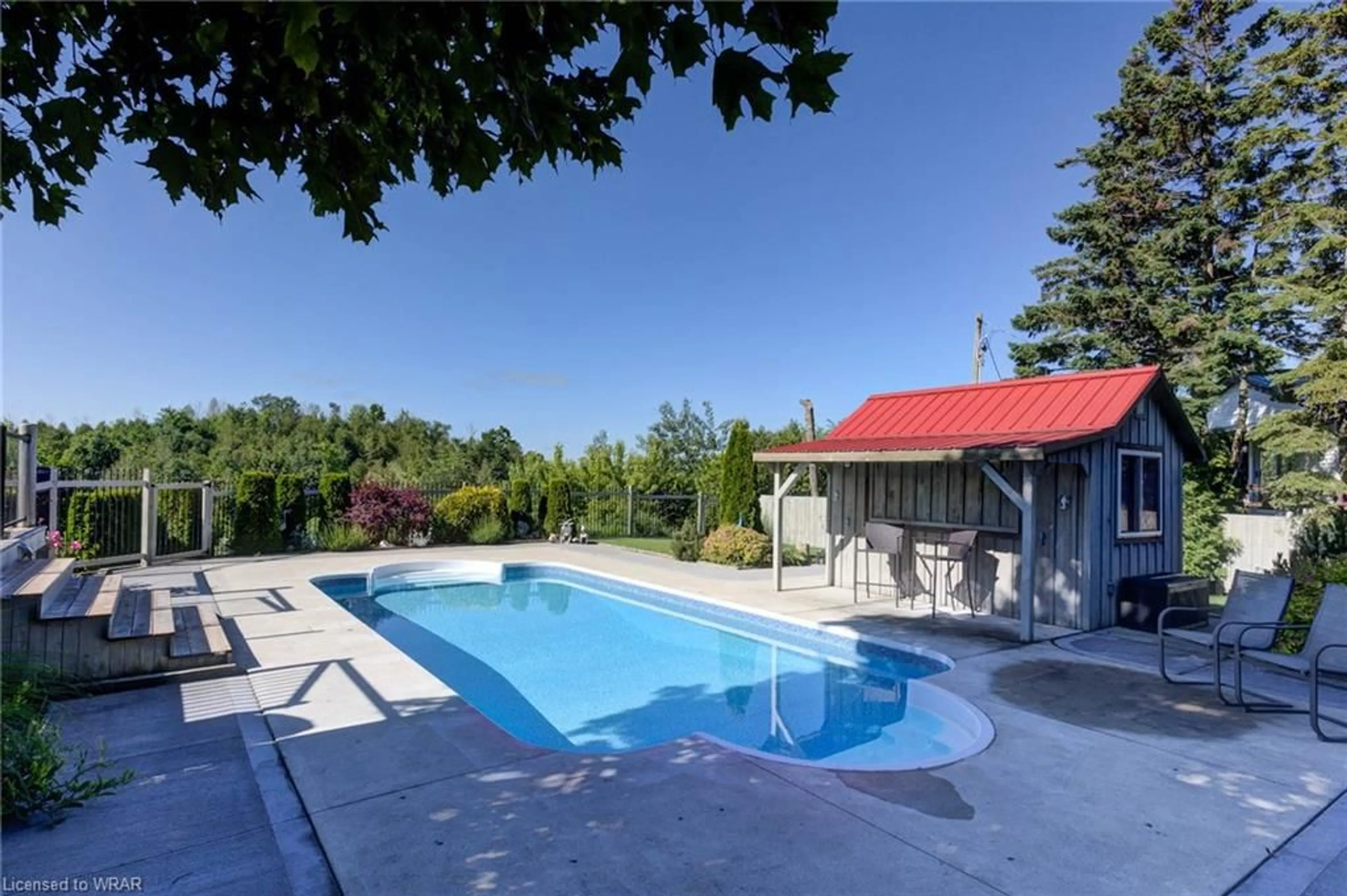 Indoor or outdoor pool for 84763 Ontario St, Ashfield-Colborne-Wawanosh Ontario N7A 3X9