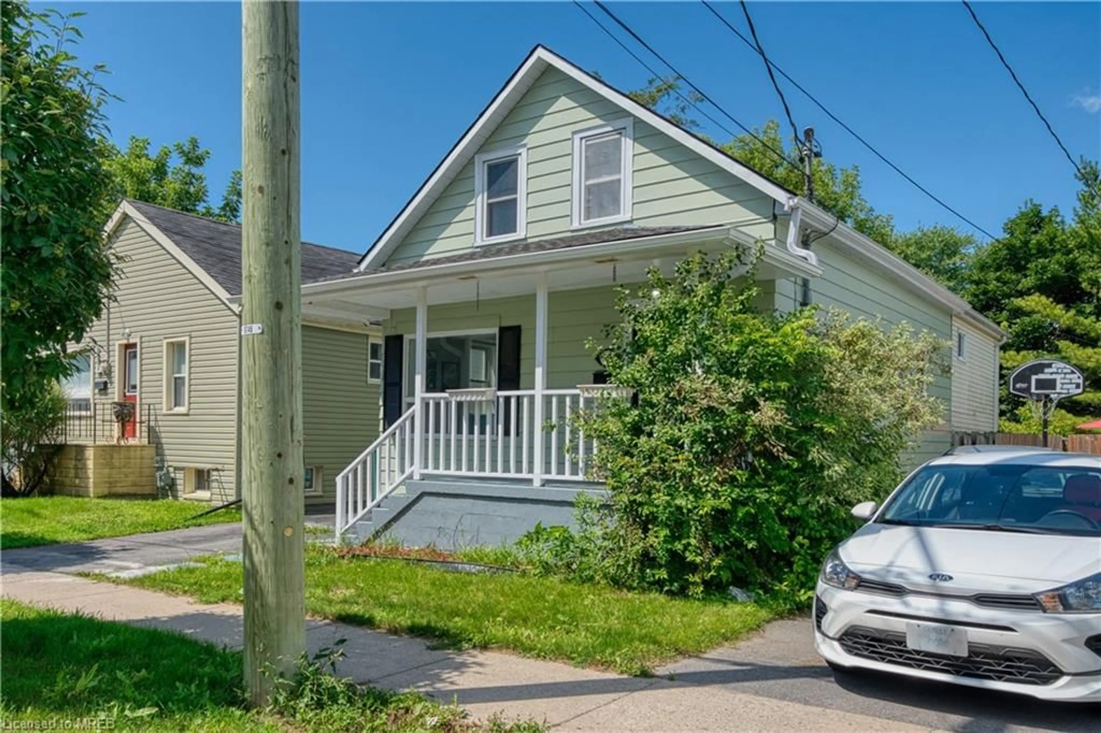 Frontside or backside of a home for 758 Victoria St, Kingston Ontario K7K 4T1