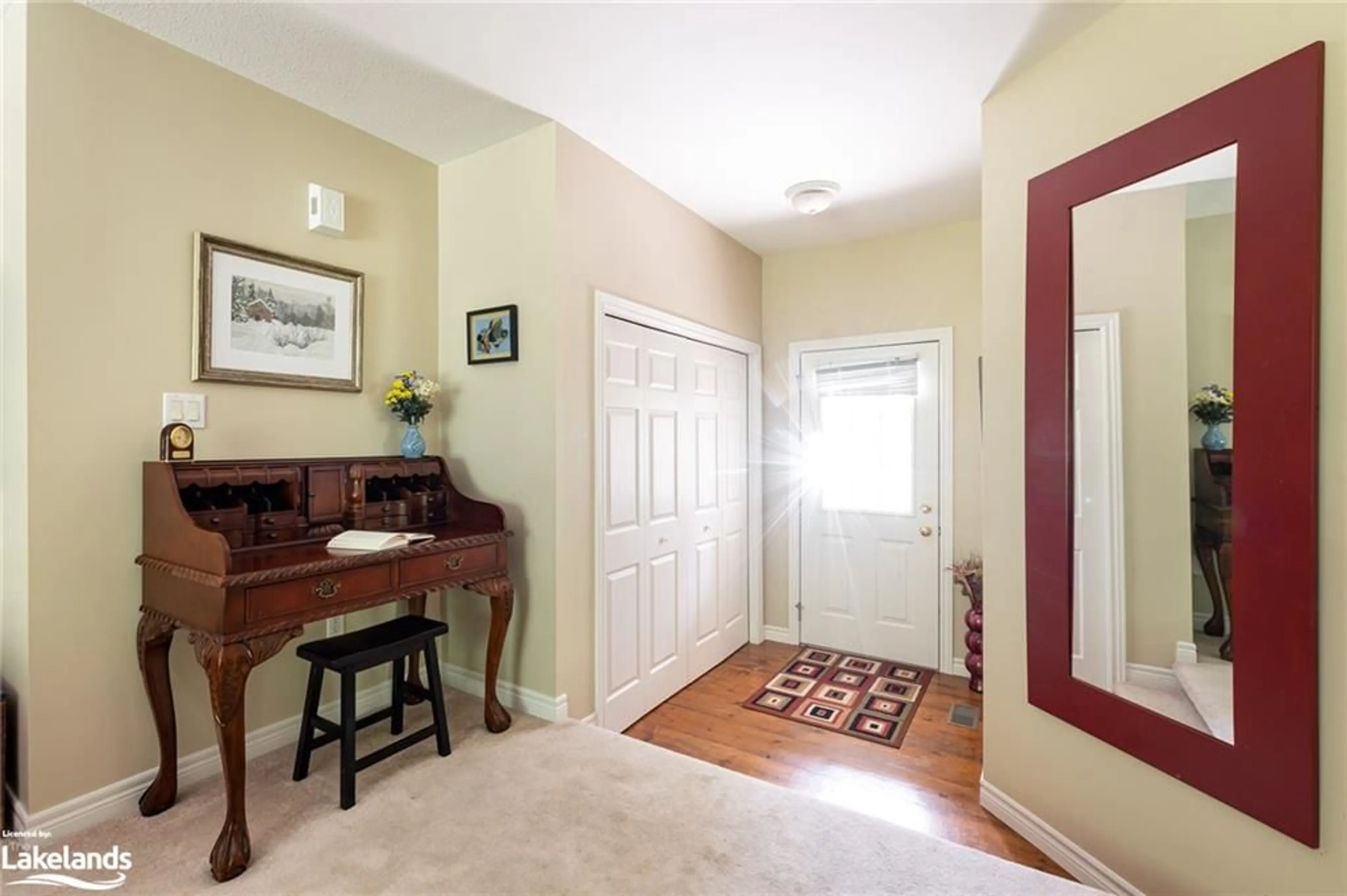 Indoor entryway for 28 Kirbys Way, Huntsville Ontario P1H 2M5