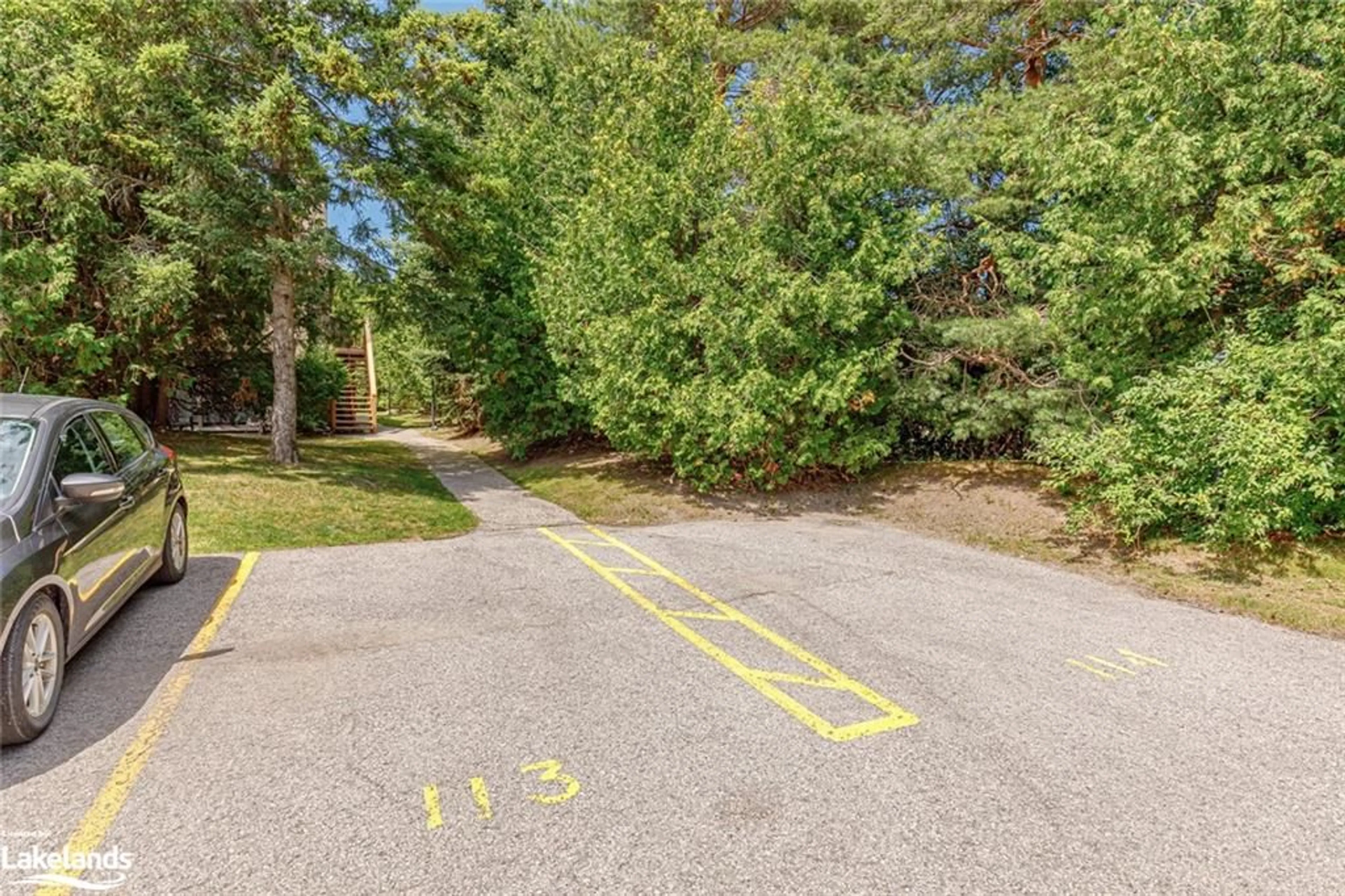 Street view for 23 Dawson Dr #113, Collingwood Ontario L9Y 5B4