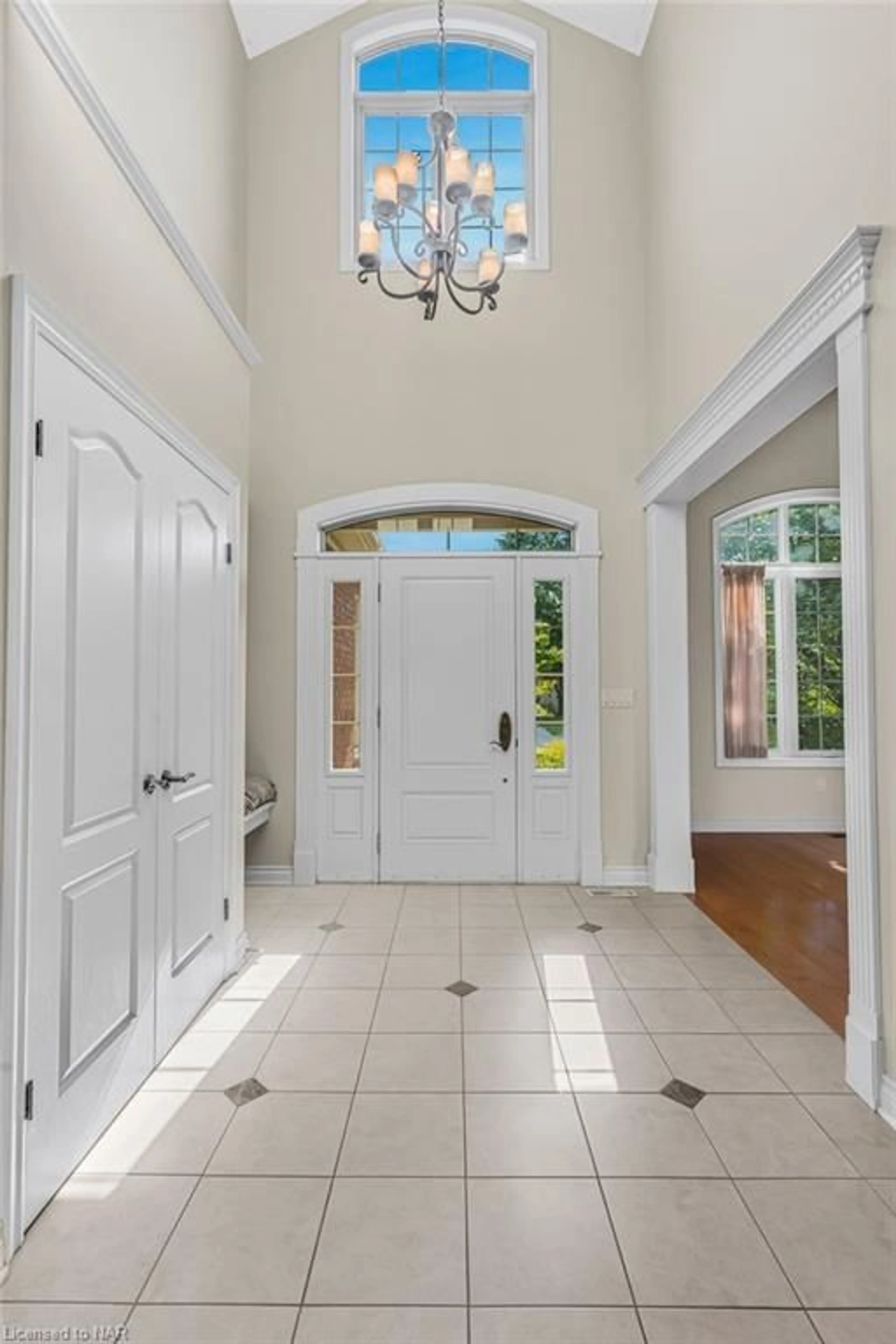 Indoor entryway for 82 Timber Creek Cres, Fonthill Ontario L0S 1E4