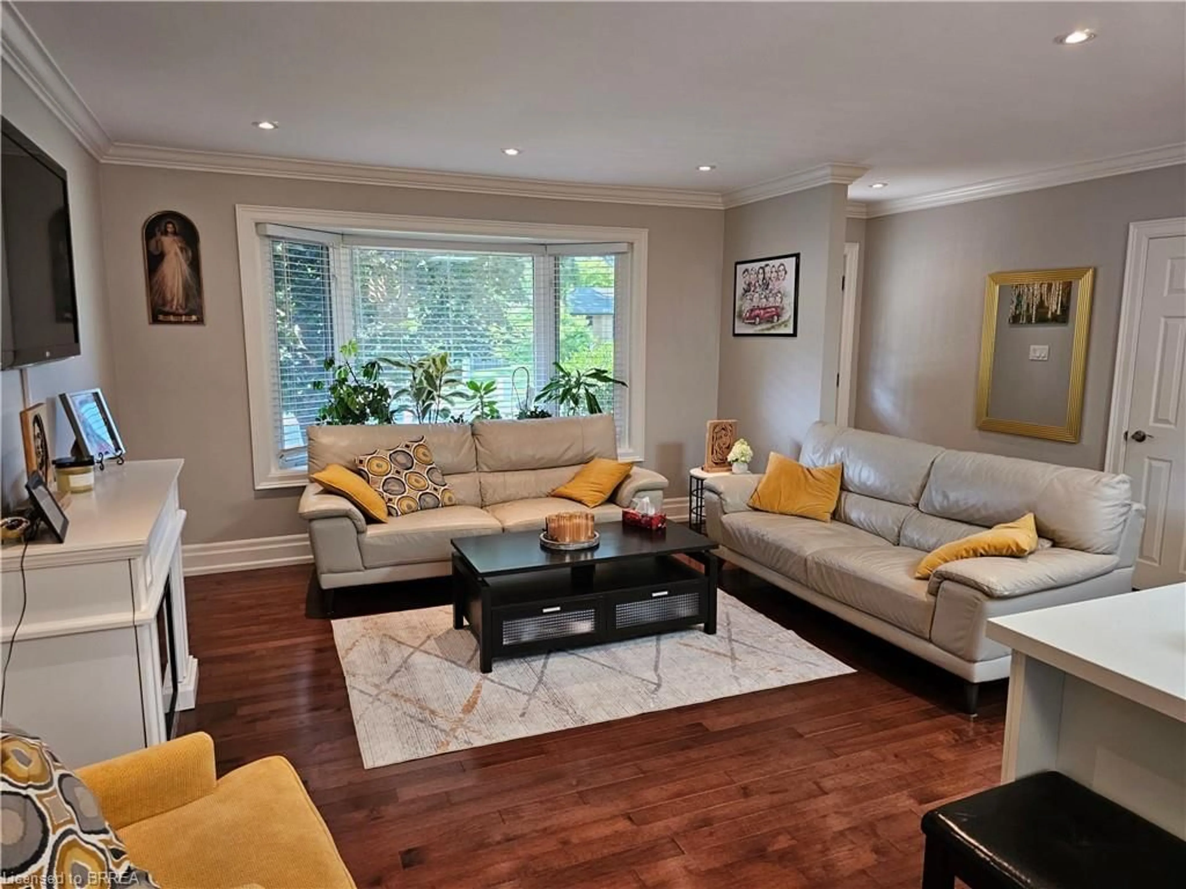 Living room for 2086 Hixon St, Oakville Ontario L6L 1S6