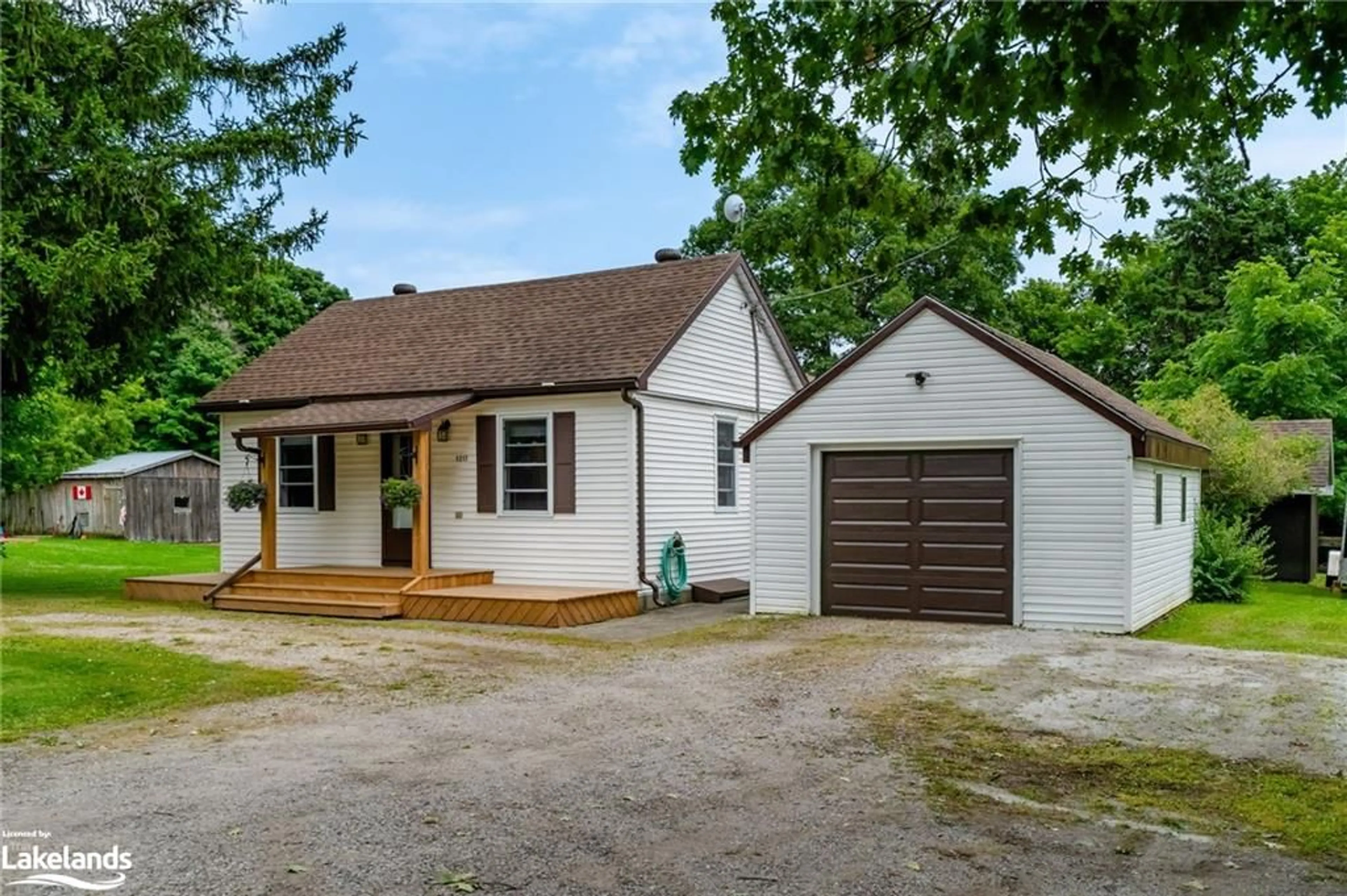 Cottage for 1217 Old Barrie Rd, Shanty Bay Ontario L0L 2L0