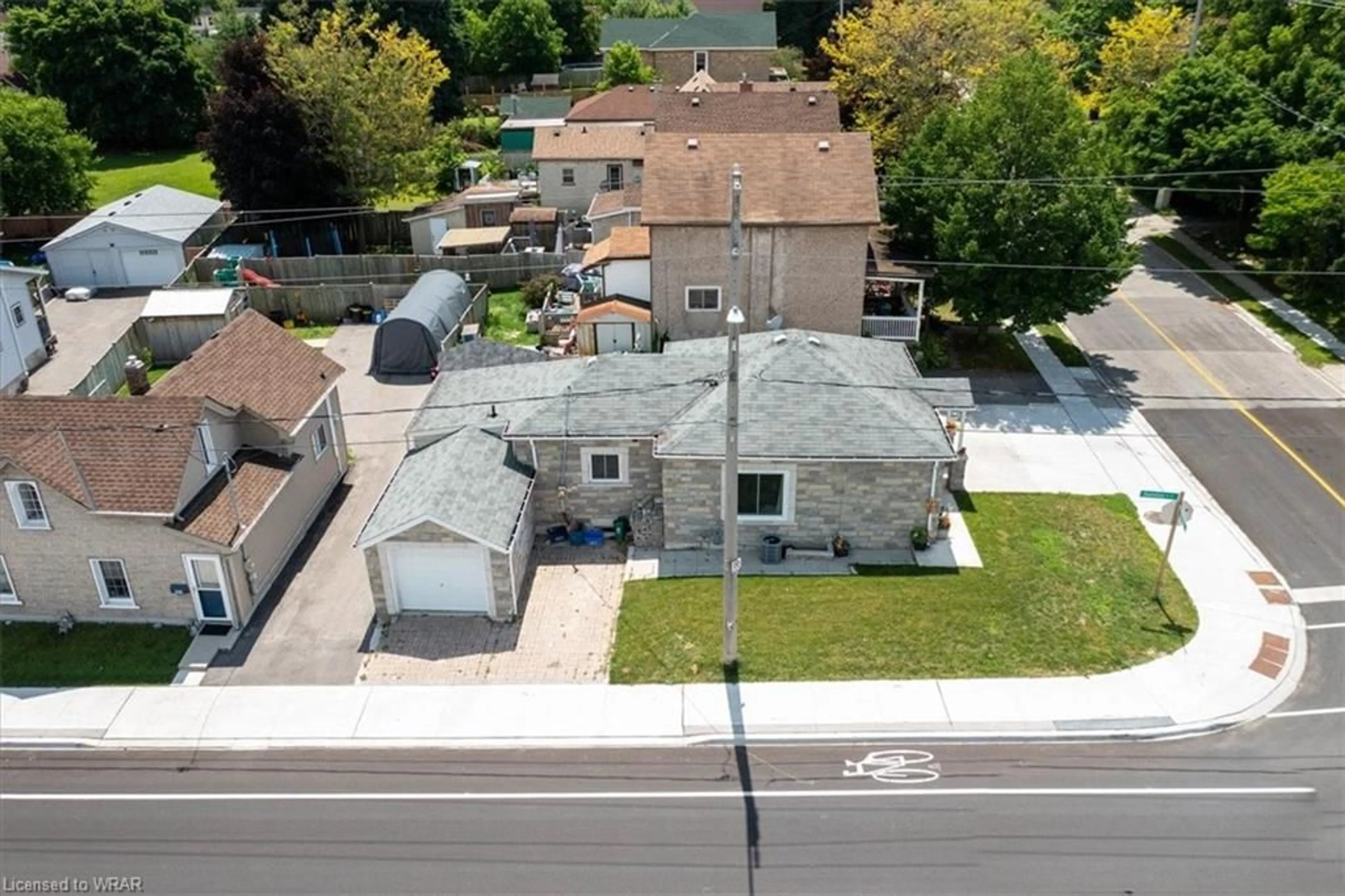 Frontside or backside of a home for 185 Wellington St, Cambridge Ontario N1R 3Y8