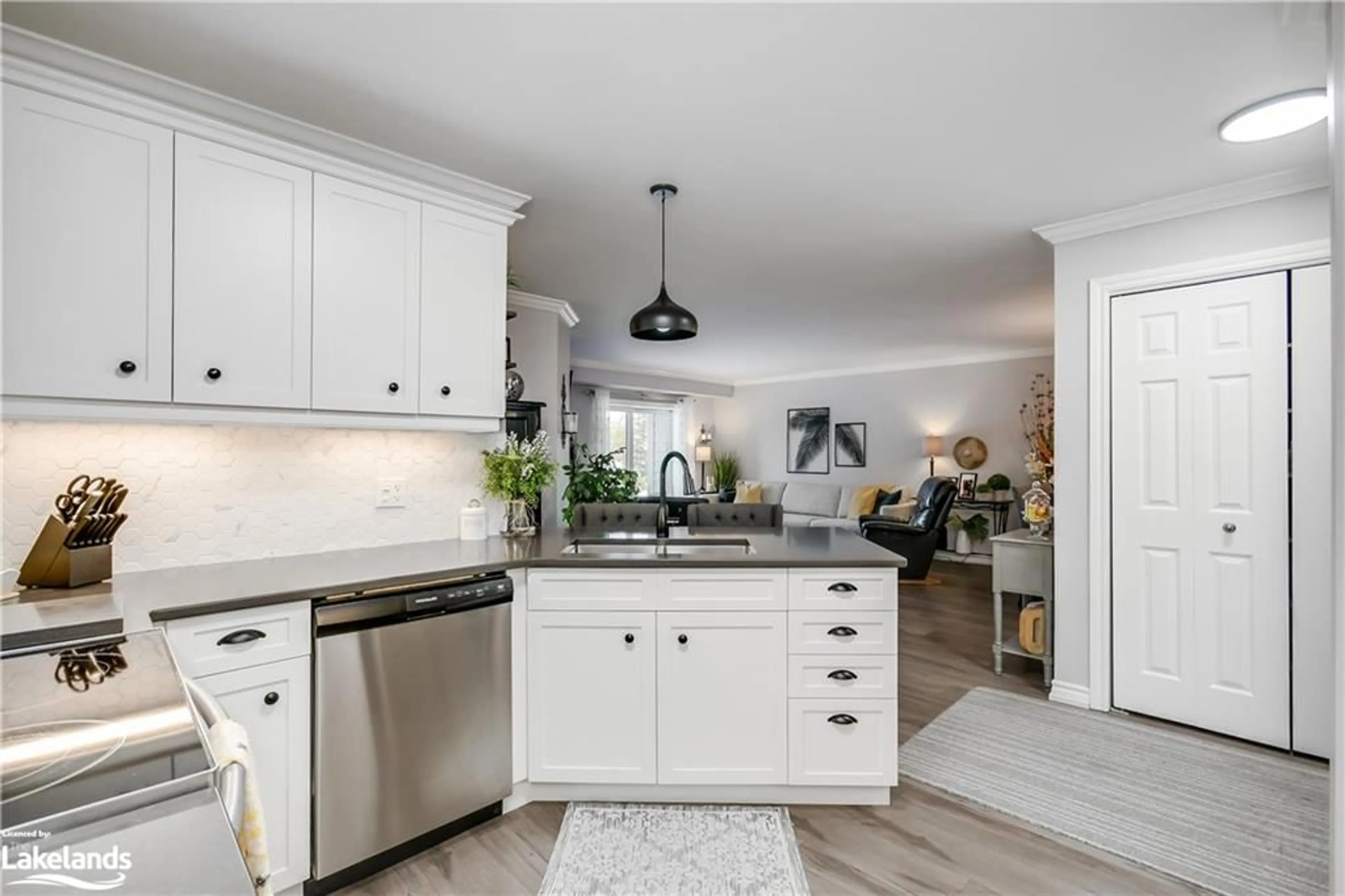 Open concept kitchen for 24 Dairy Lane #103, Huntsville Ontario P1H 0A4