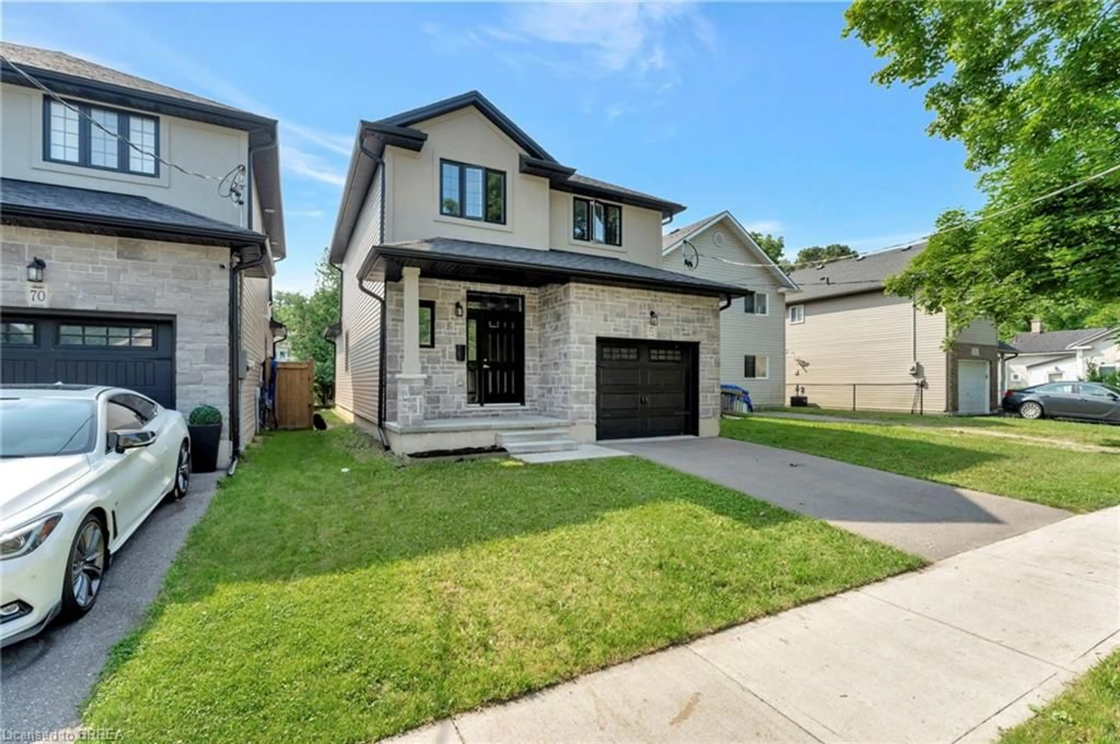 Frontside or backside of a home for 72 Balfour St, Brantford Ontario N3T 1J7