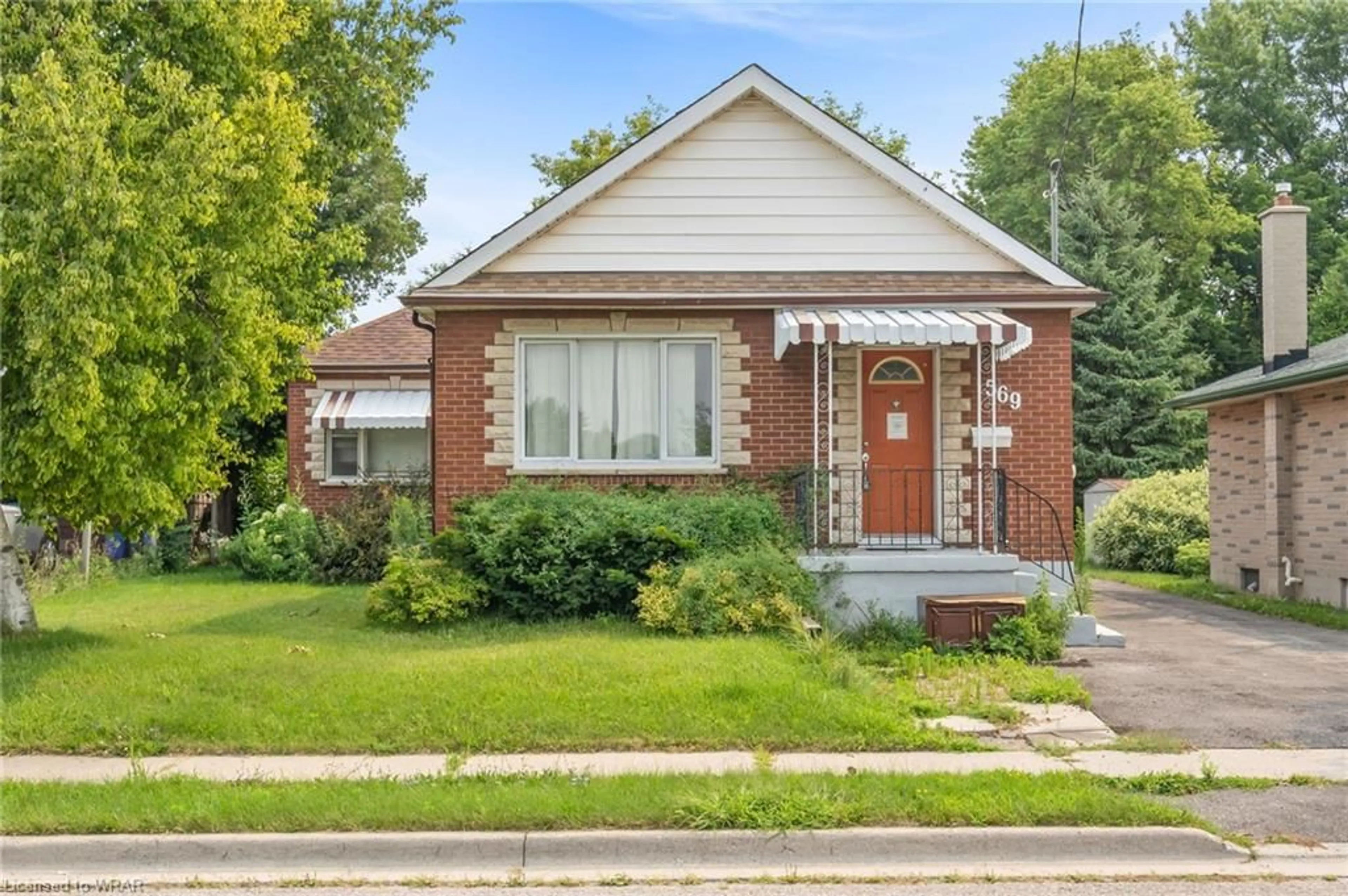 Home with brick exterior material for 569 Howard St, Oshawa Ontario L1H 4Y9