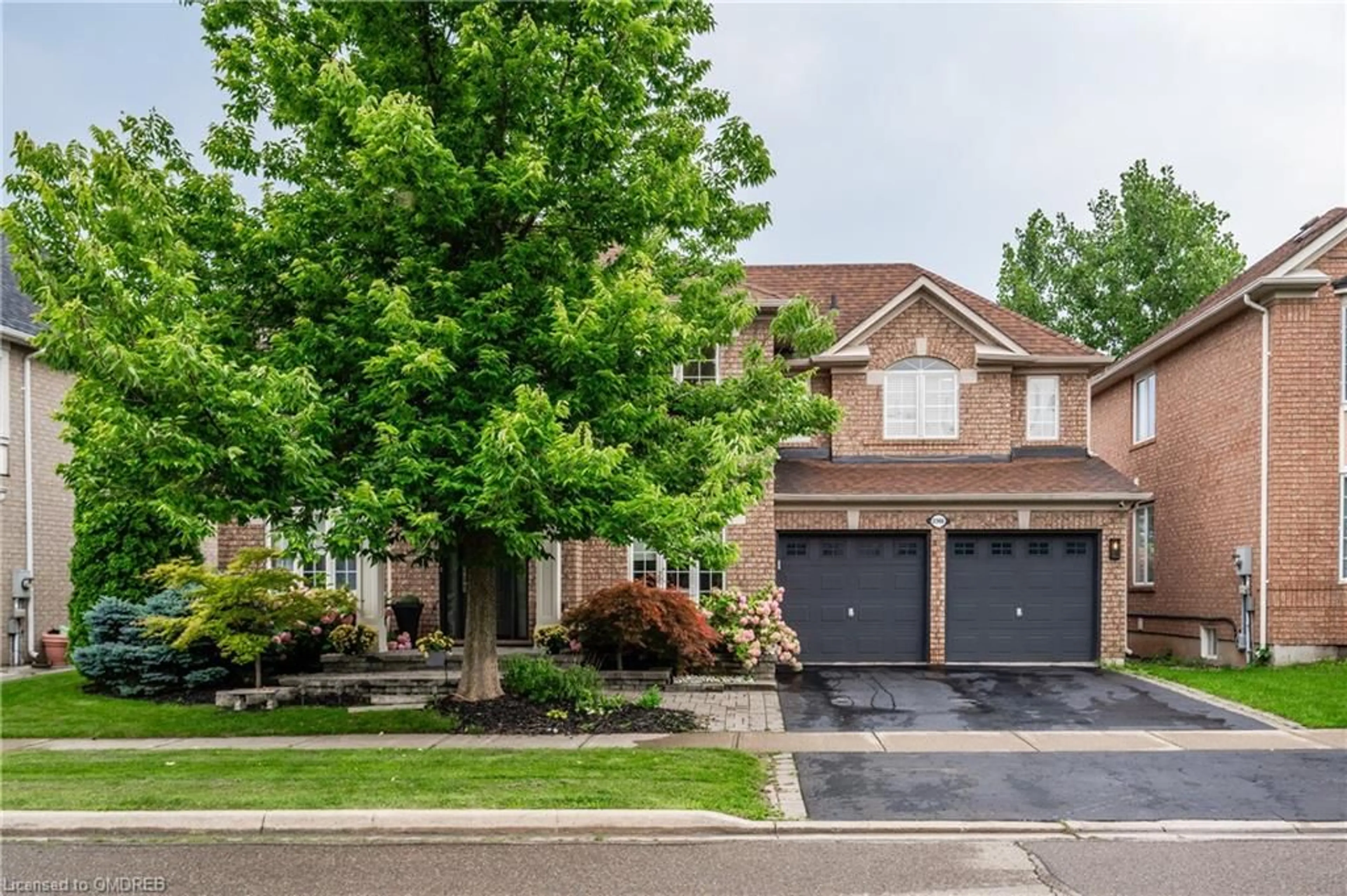 Home with brick exterior material for 2366 Valleyridge Dr, Oakville Ontario L6M 5C3