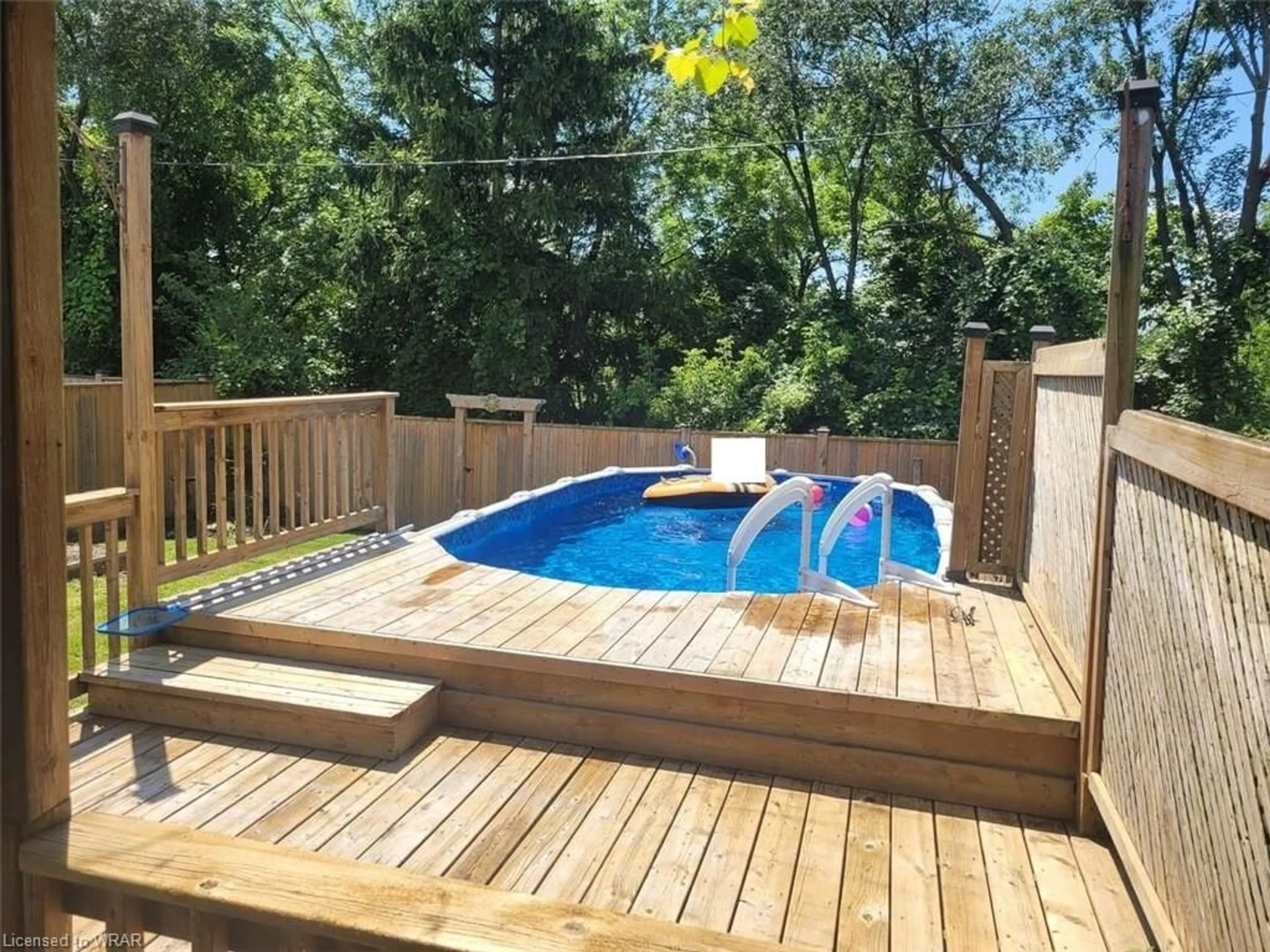 Indoor or outdoor pool for 14 Cliff Rd, St. Catharines Ontario L2R 3W1