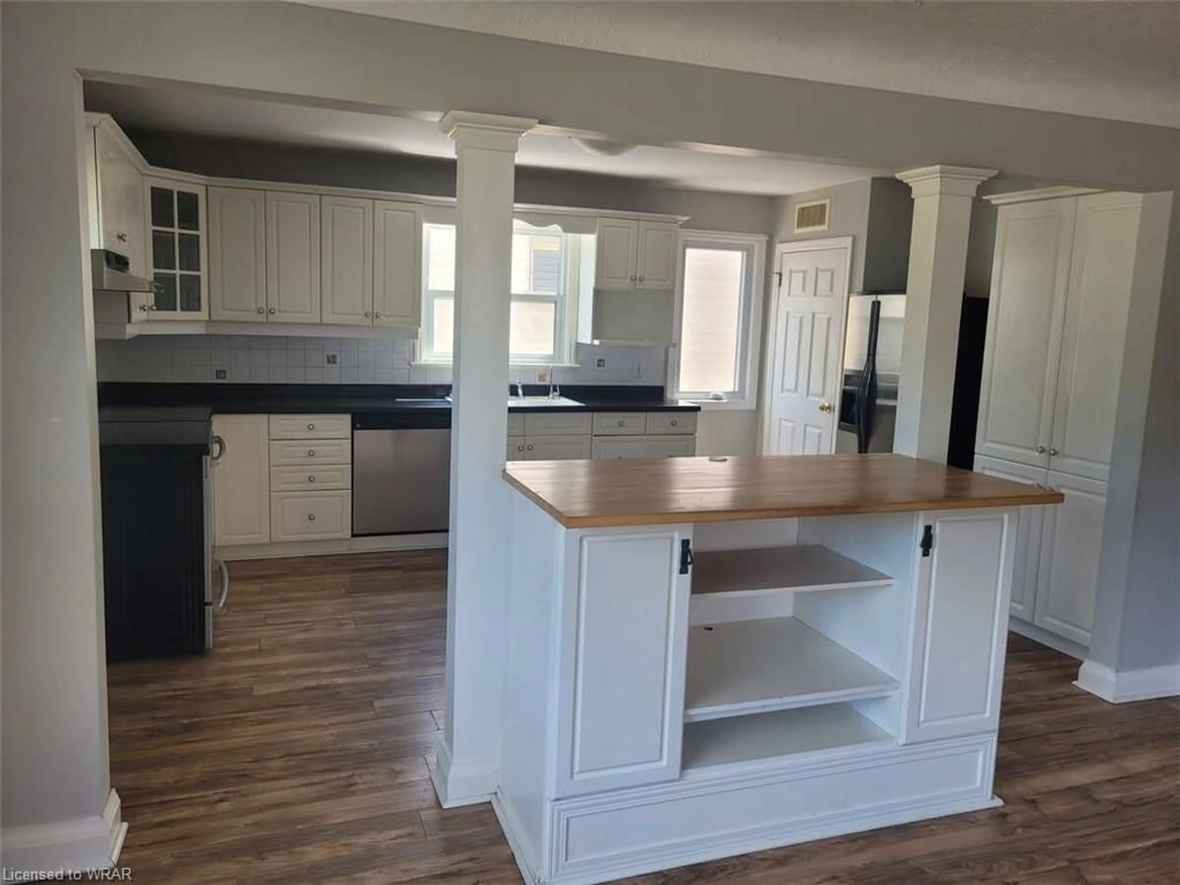 Open concept kitchen for 14 Cliff Rd, St. Catharines Ontario L2R 3W1