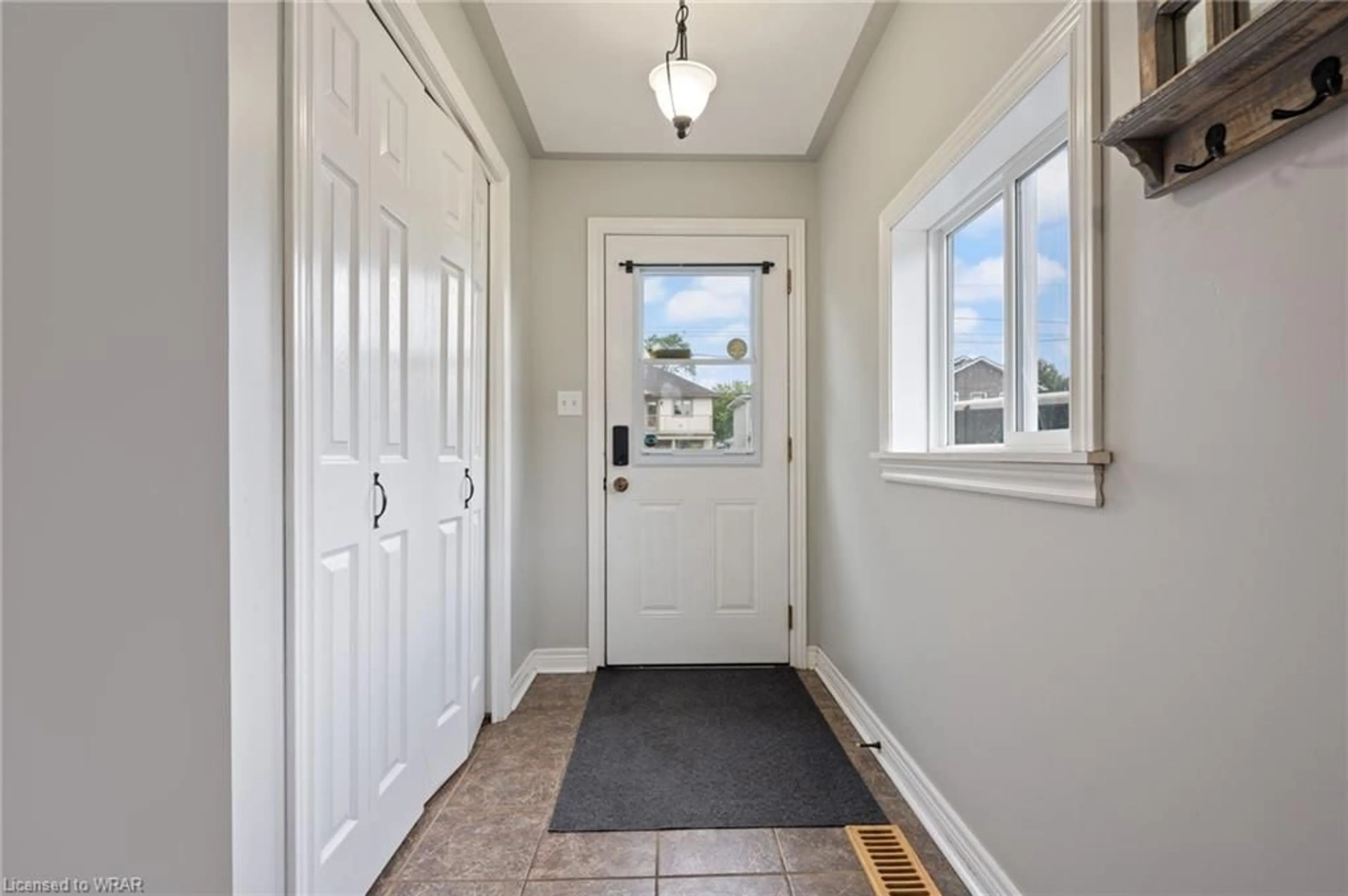 Indoor entryway for 823 Main St, Port Dover Ontario N0A 1N0