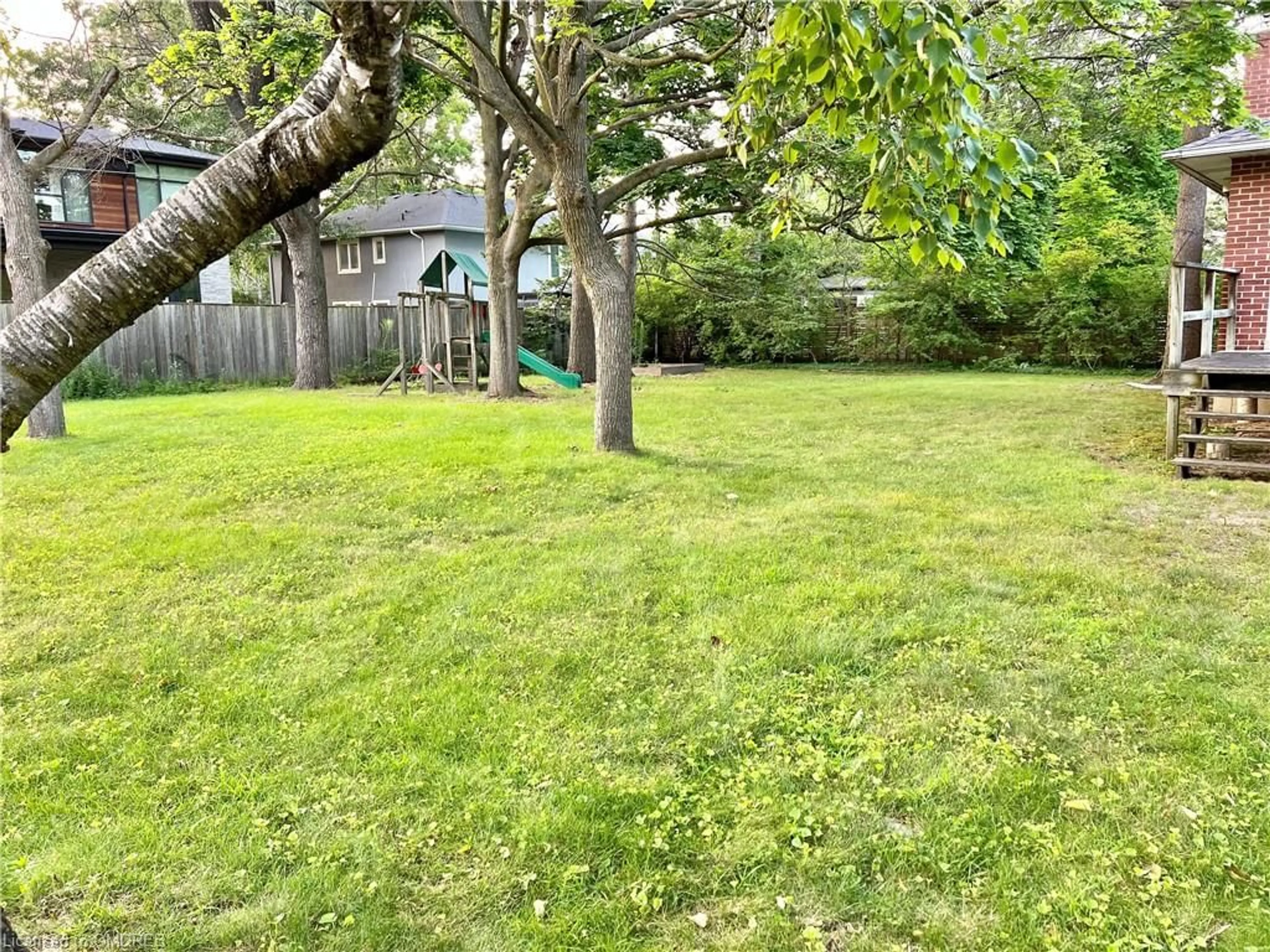 Fenced yard for 2063 Glenforest Cres, Oakville Ontario L6J 2G5