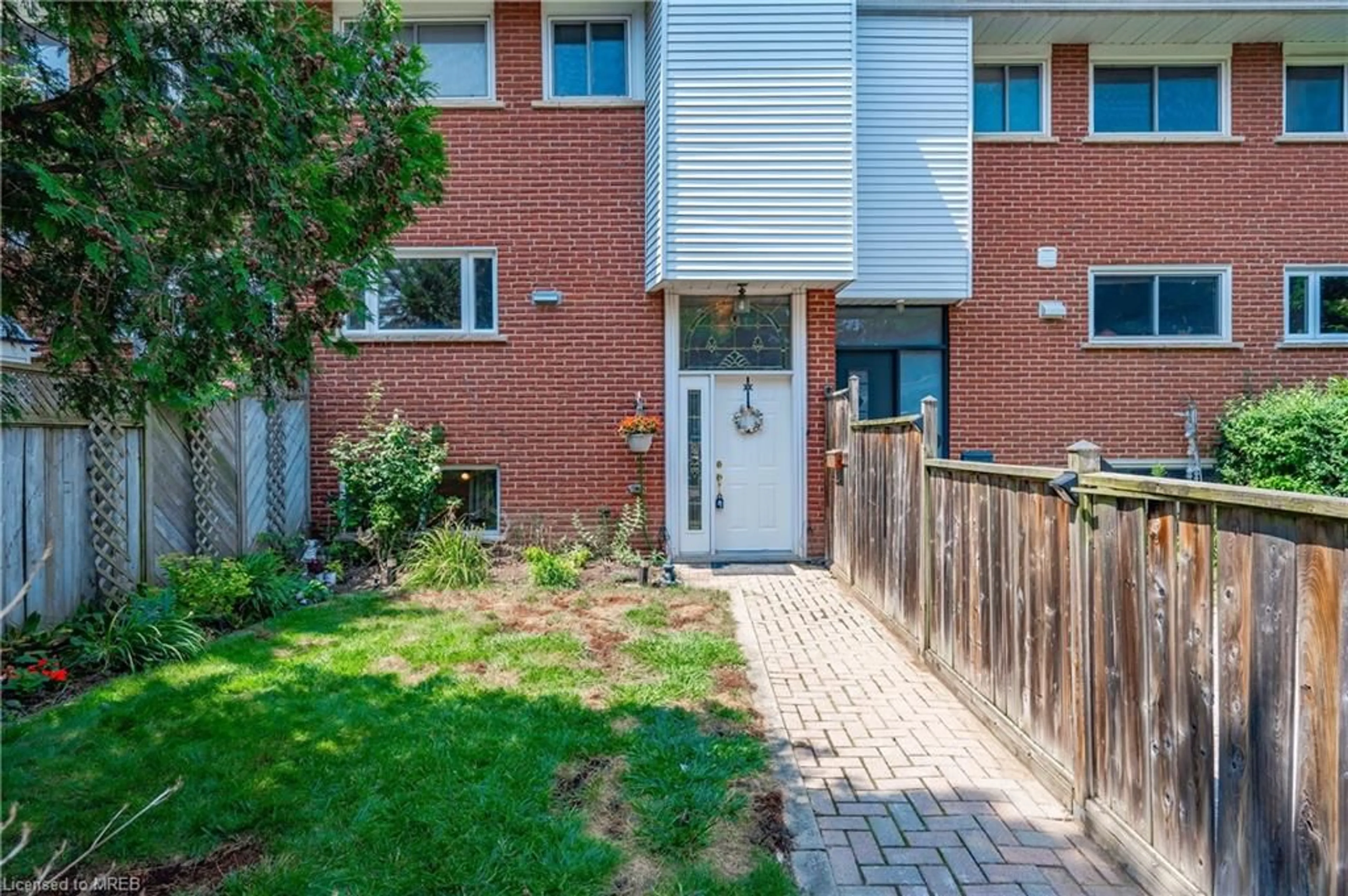 A pic from exterior of the house or condo for 5516 Schueller Cres, Burlington Ontario L7L 3T2