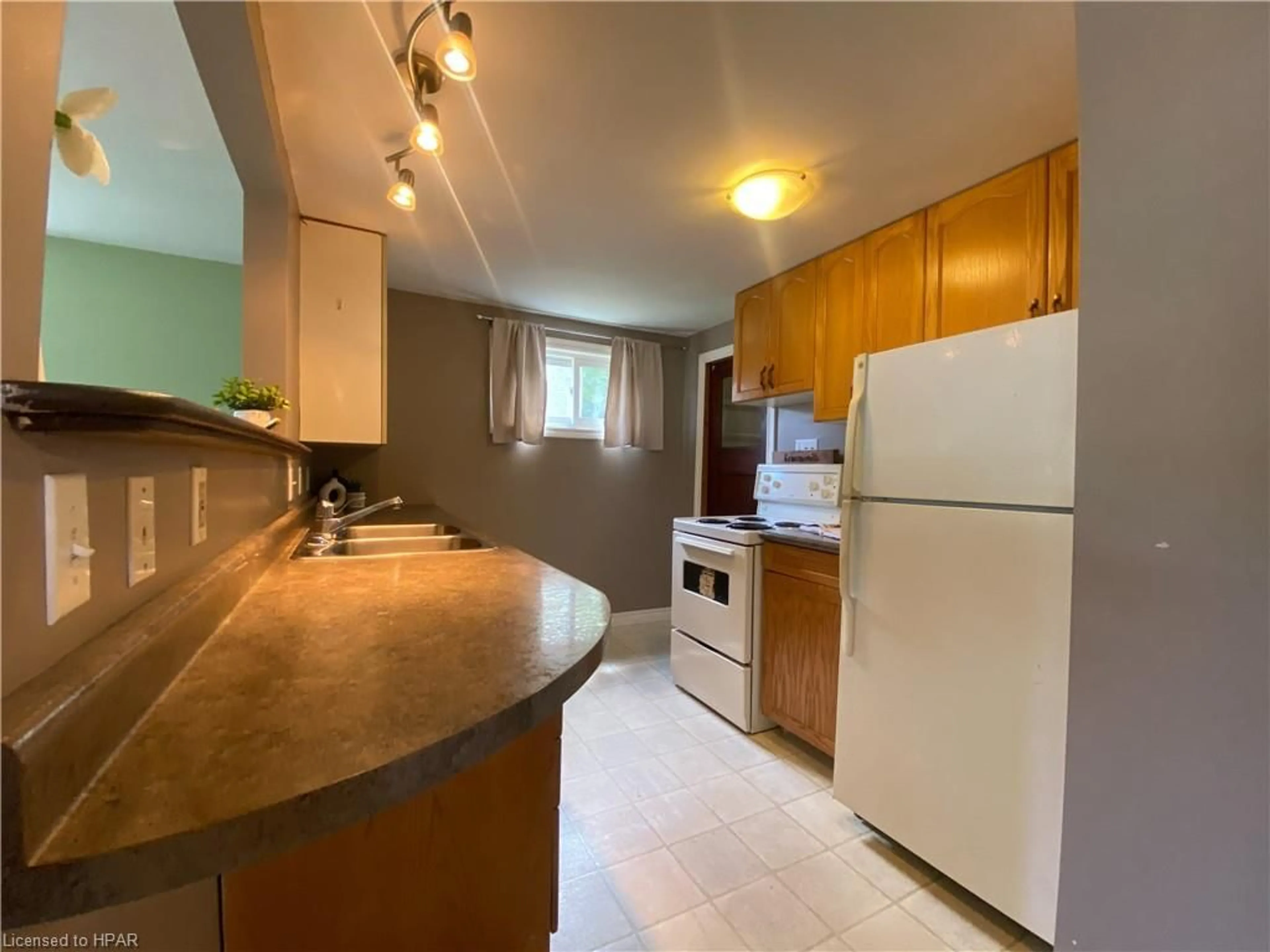 Standard kitchen for 328 11th Ave, Hanover Ontario N4N 2R5