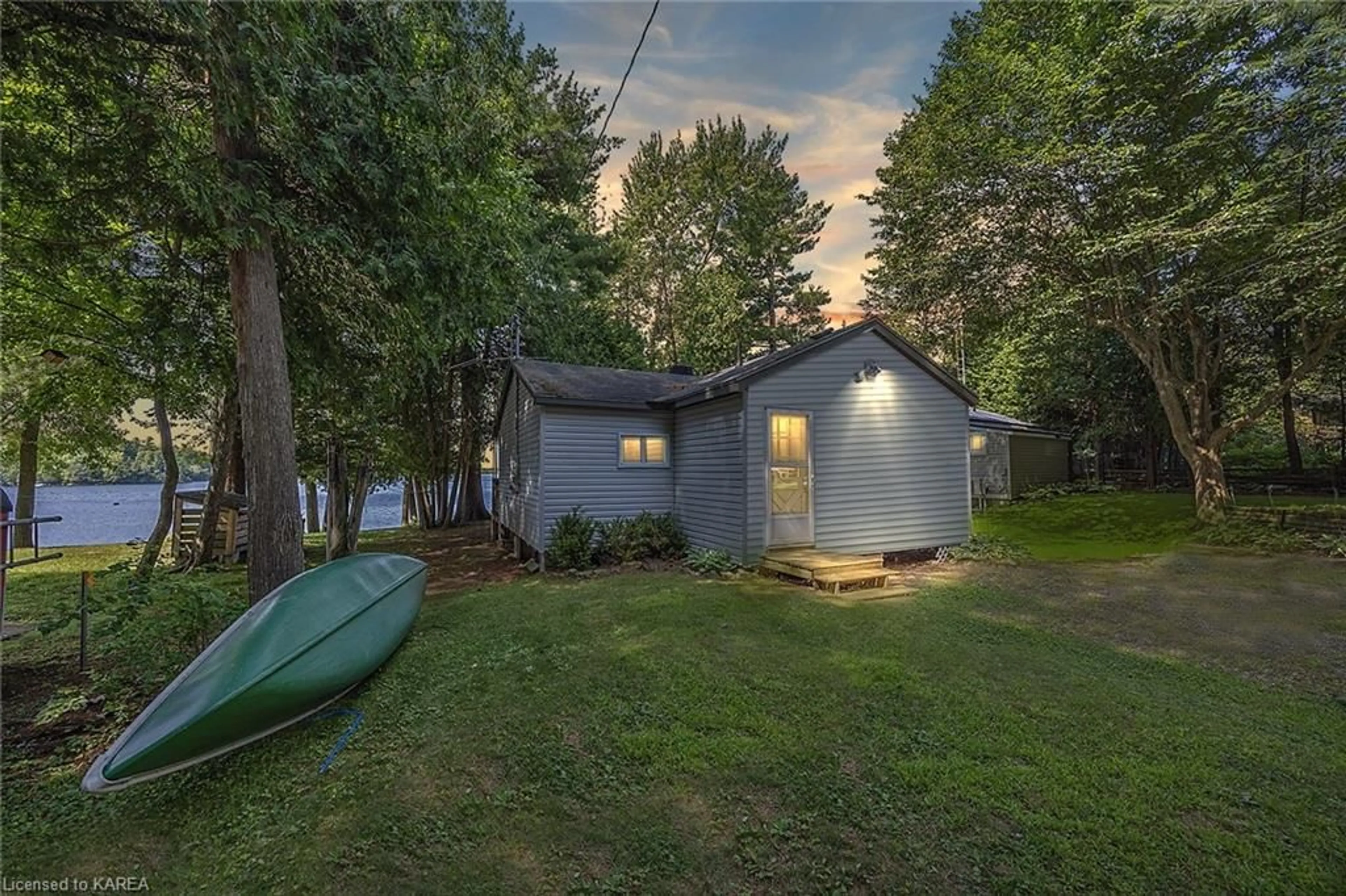 Cottage for 108 Lb7a Rd, Delta Ontario K0E 1L0