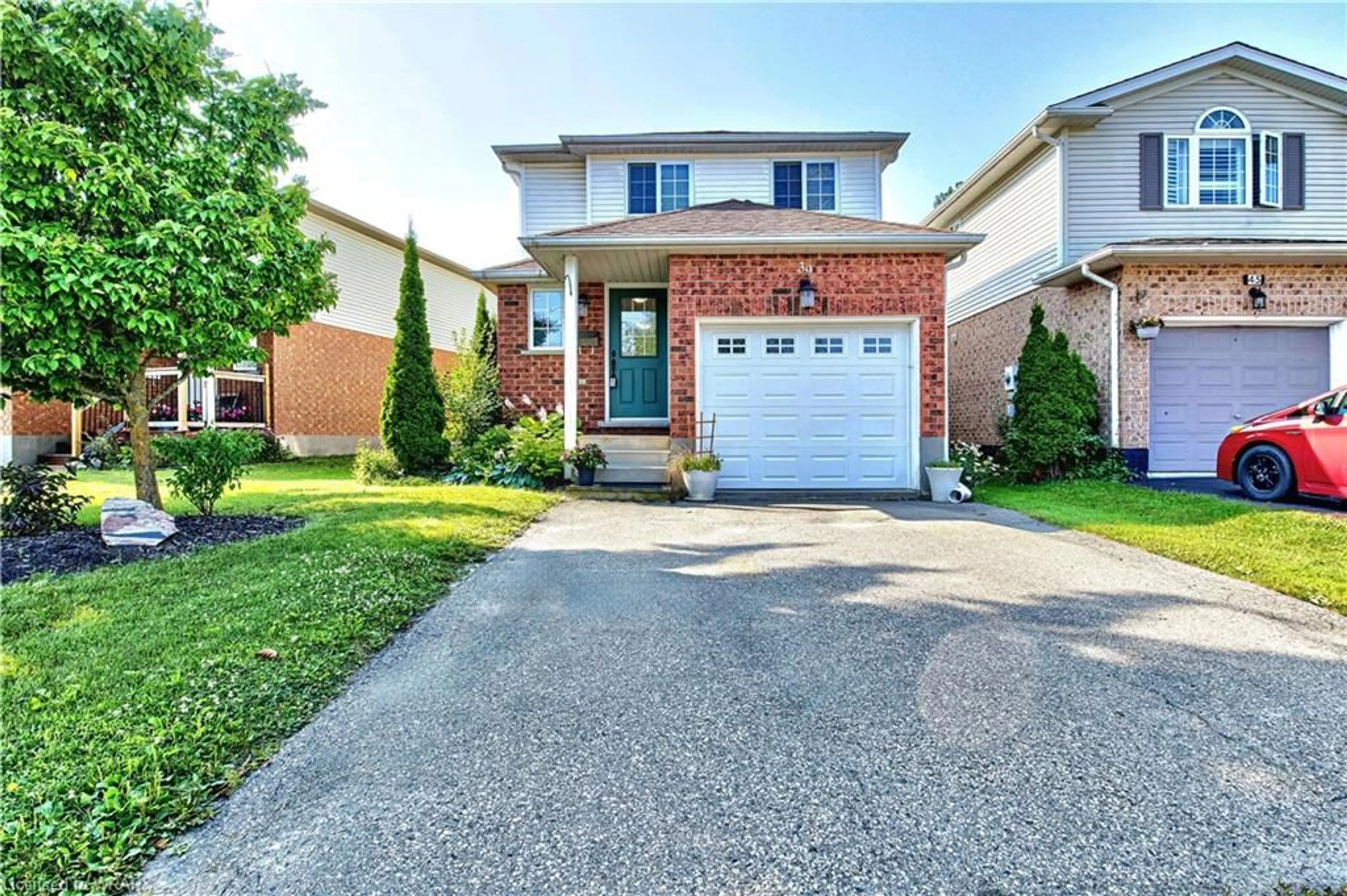 Frontside or backside of a home for 39 Orchid Cres, Kitchener Ontario N2E 3N3