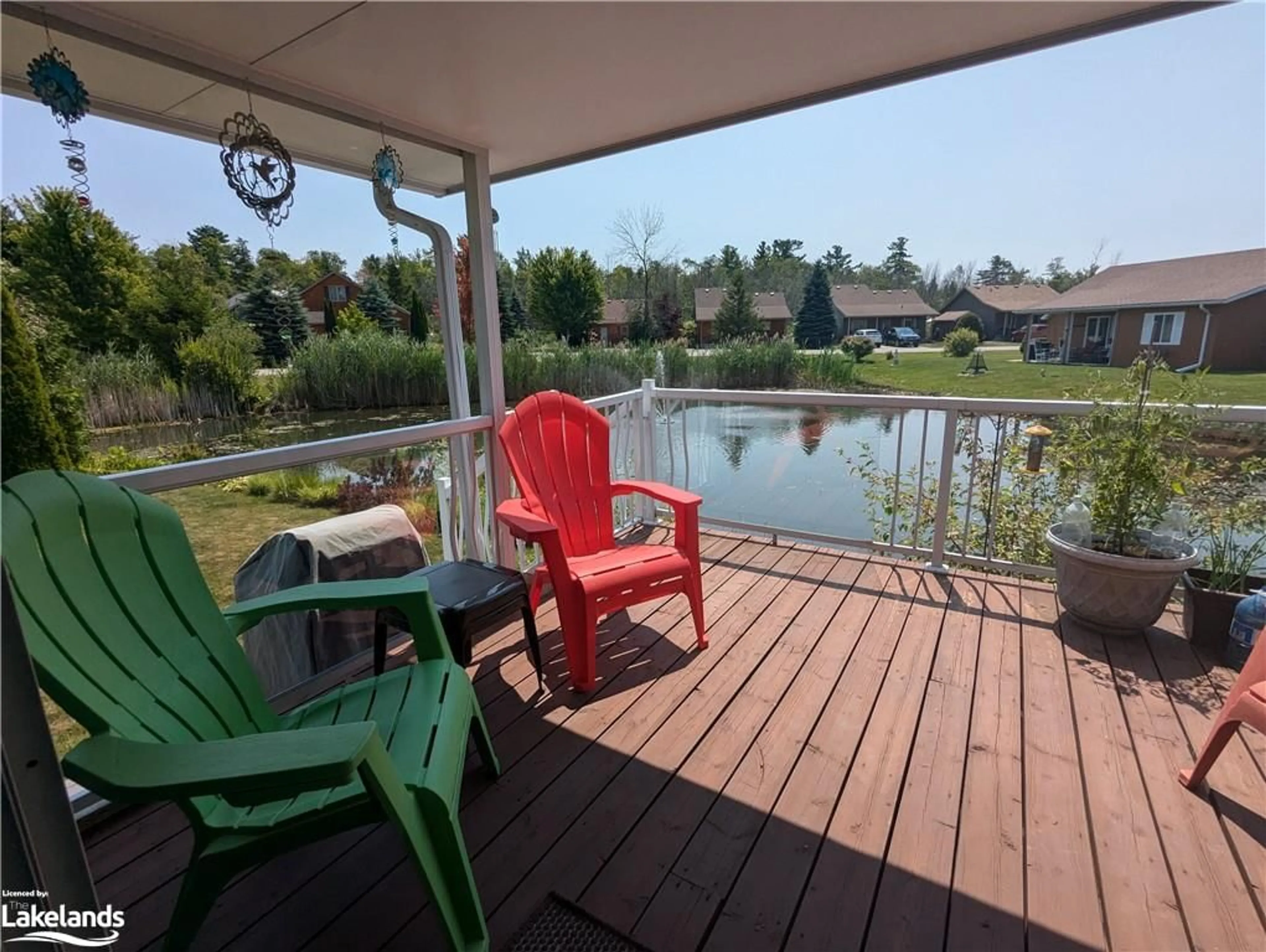 Patio for 6 Huron Cir, Wasaga Beach Ontario L9Z 1X7