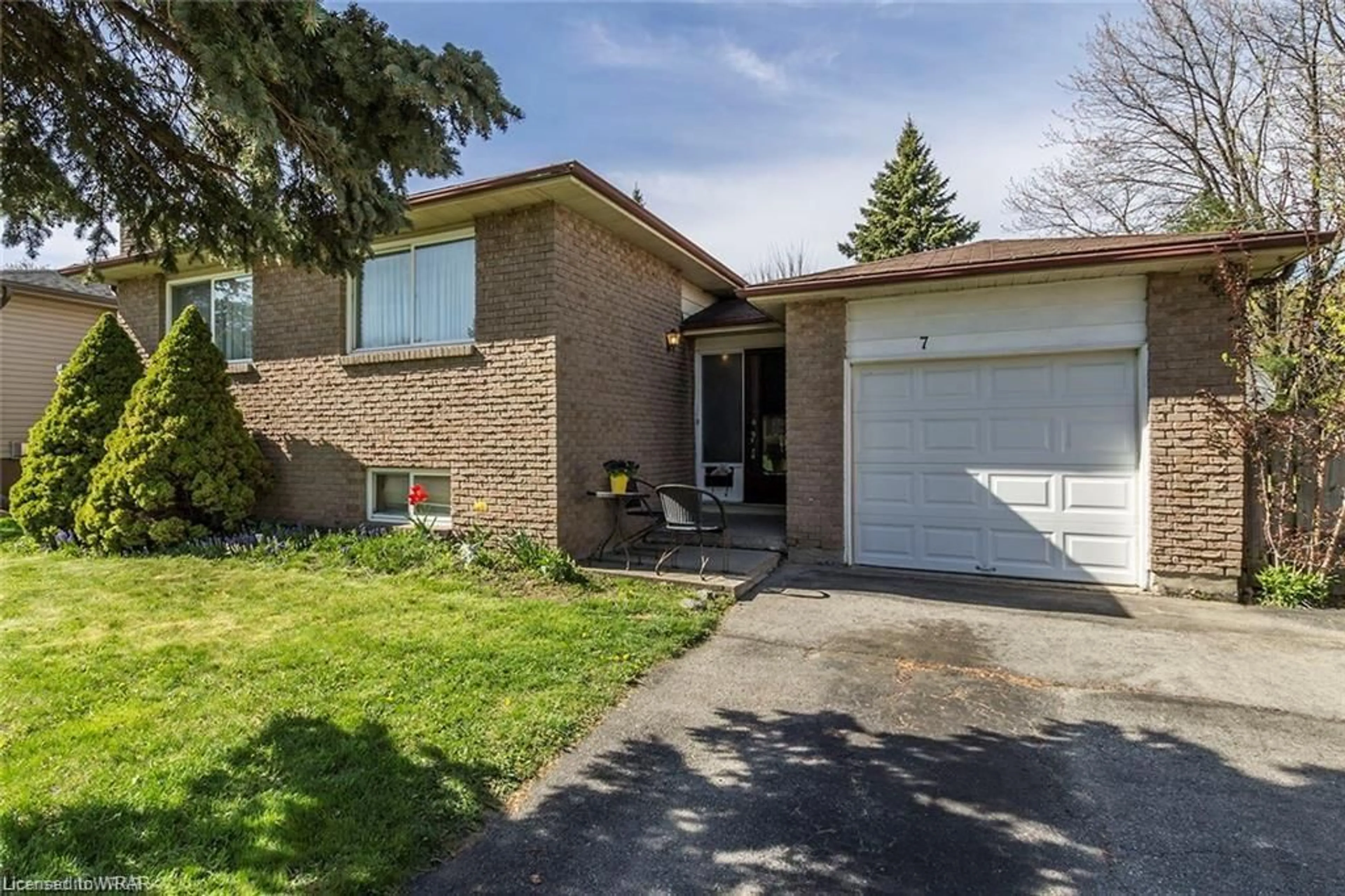 Frontside or backside of a home for 7 Barnicke Dr, Cambridge Ontario N3C 3M7
