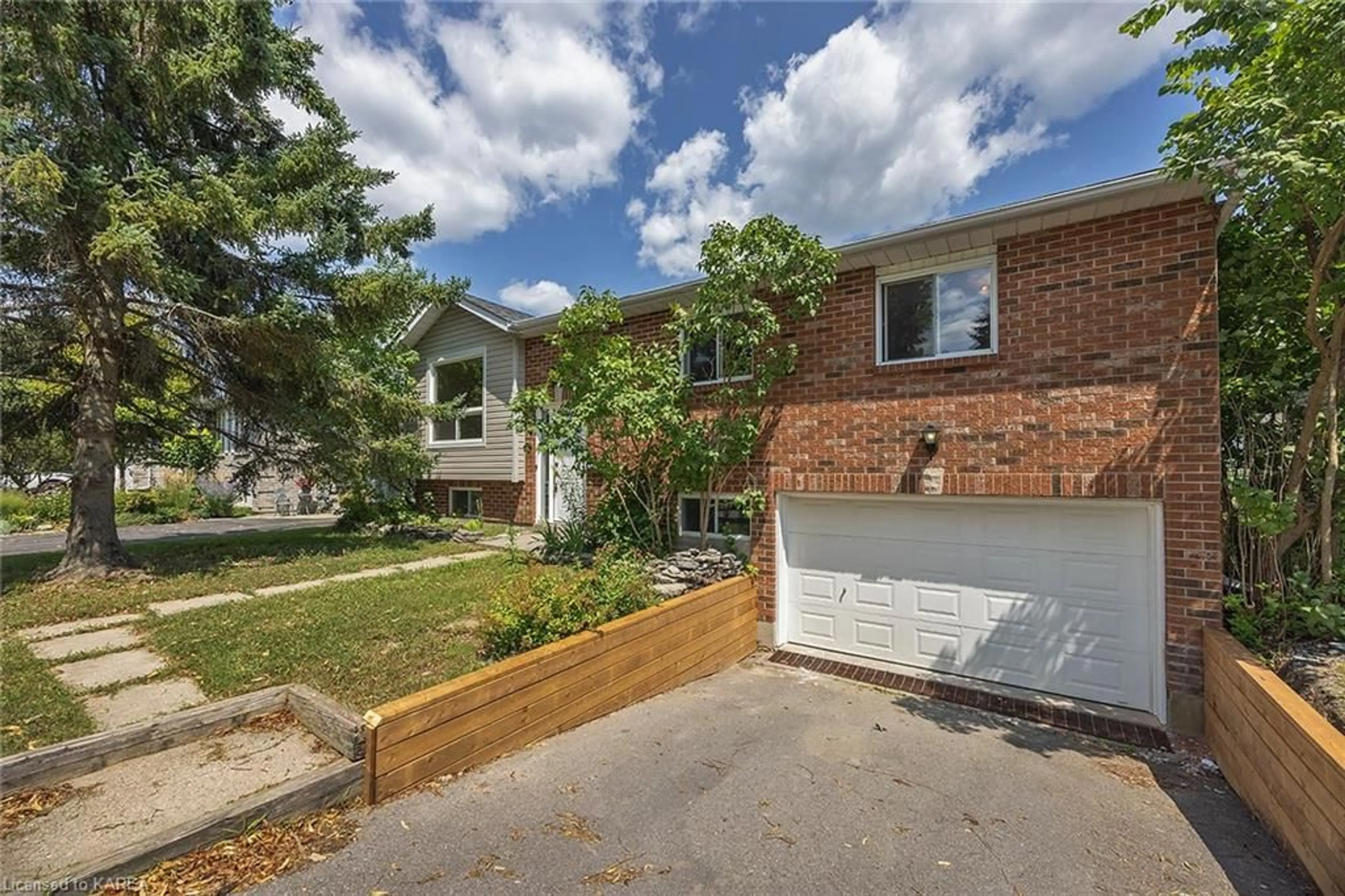 Frontside or backside of a home for 1172 Acadia Dr, Kingston Ontario K7M 8W3