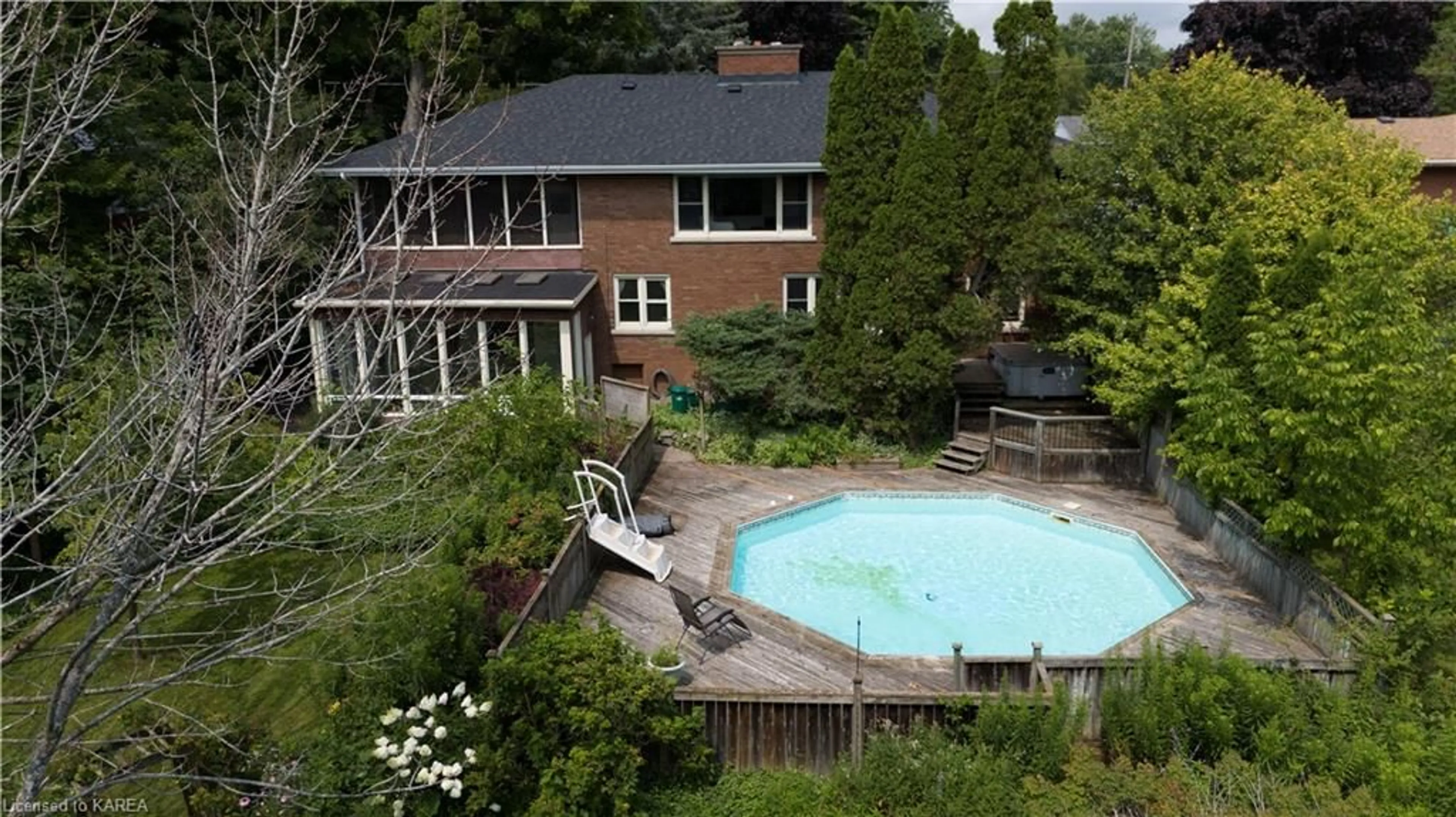 Indoor or outdoor pool for 432 Southwood Dr, Kingston Ontario K7M 5P6