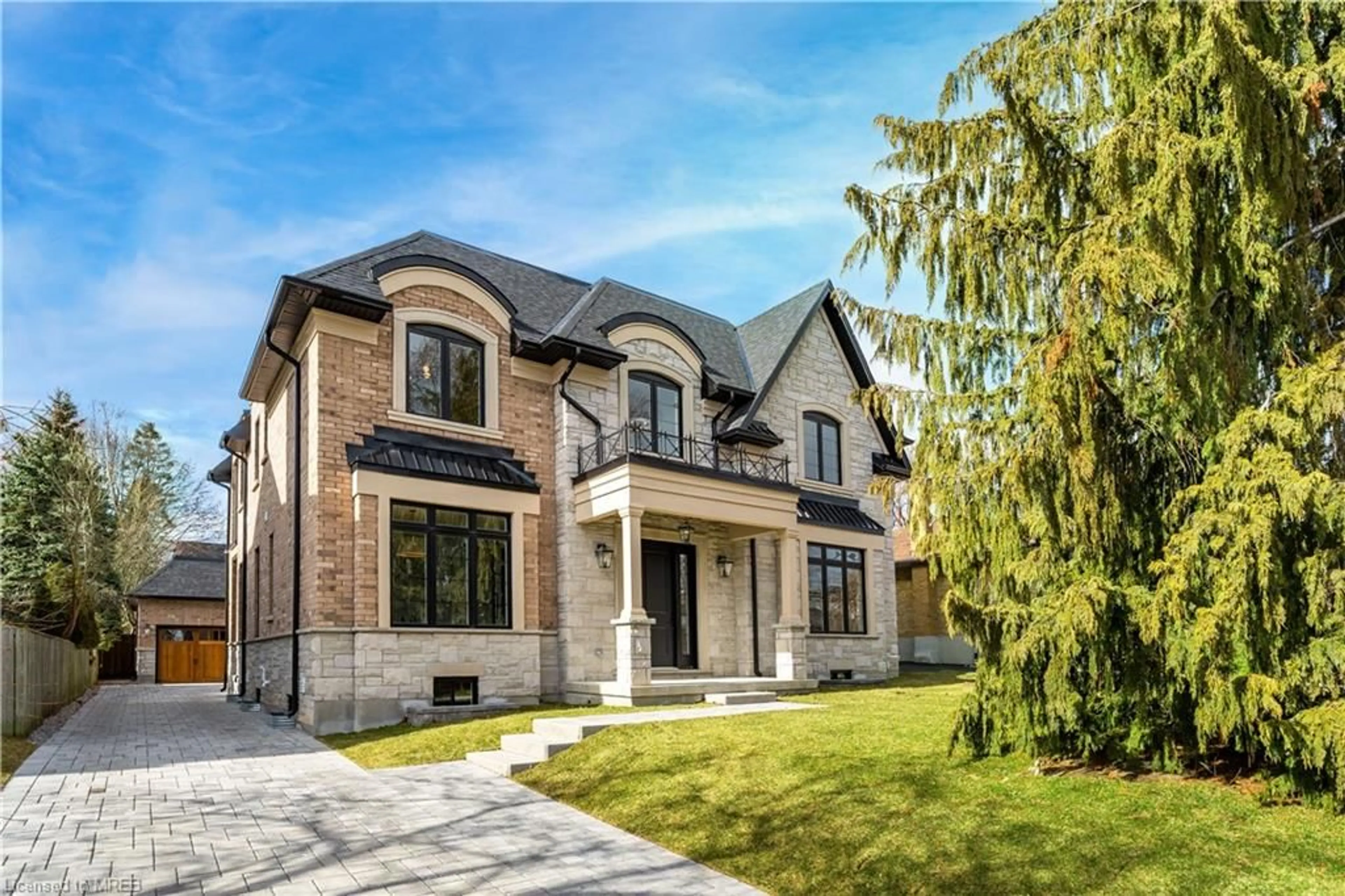 Home with brick exterior material for 501 Avonwood Dr, Mississauga Ontario L5G 1Y8