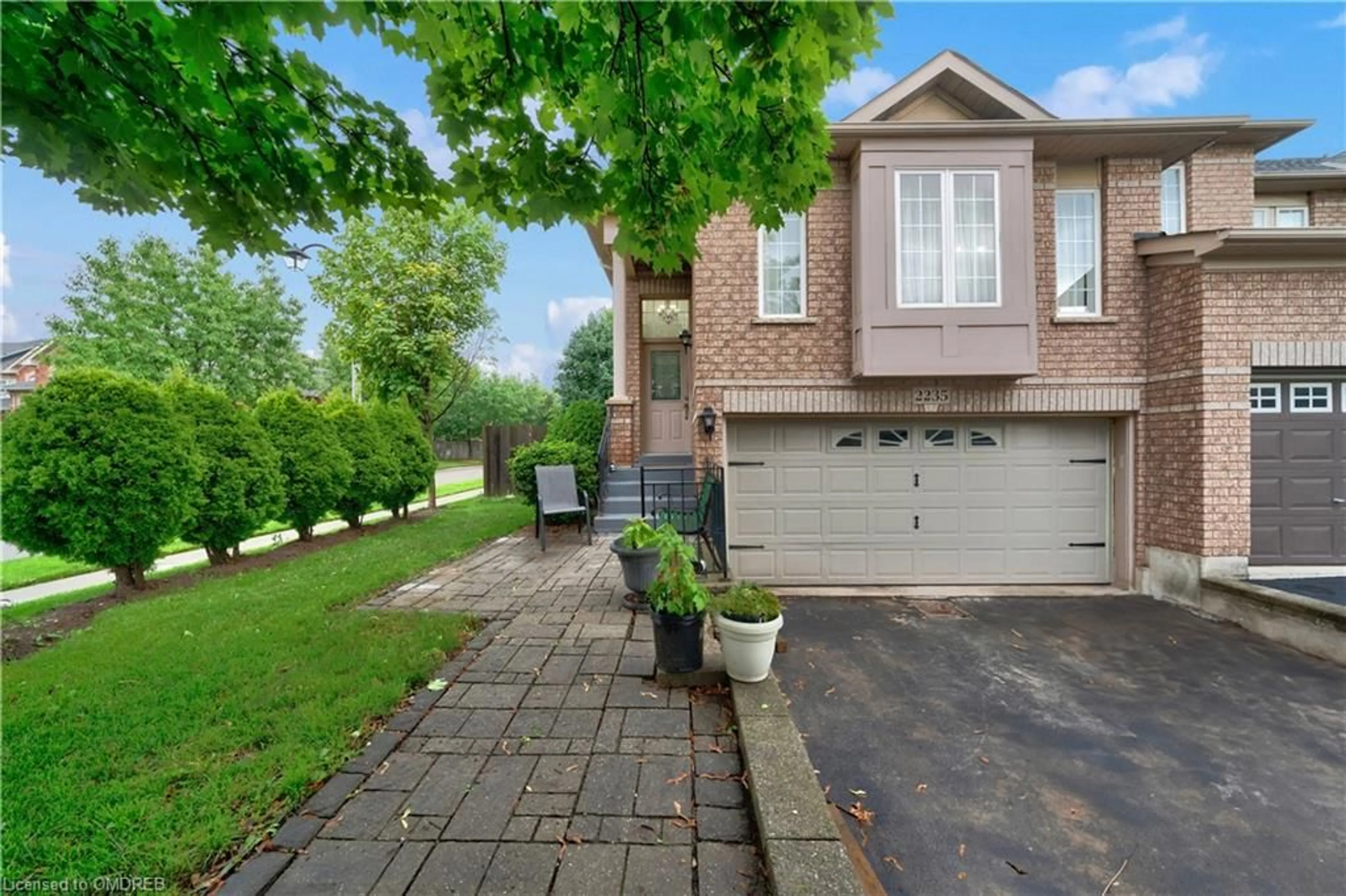 A pic from exterior of the house or condo for 2235 Hummingbird Way, Oakville Ontario L6M 3Z6