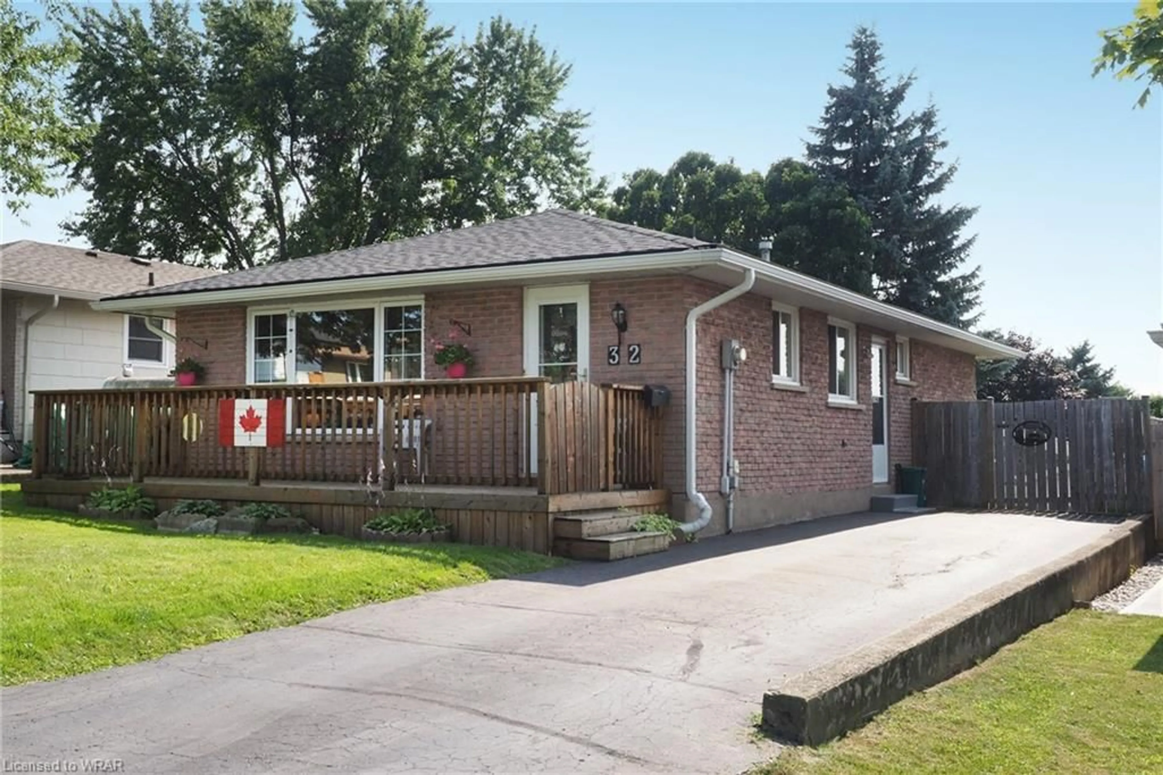 Frontside or backside of a home for 32 Greenbrier Rd, Cambridge Ontario N1R 6M9
