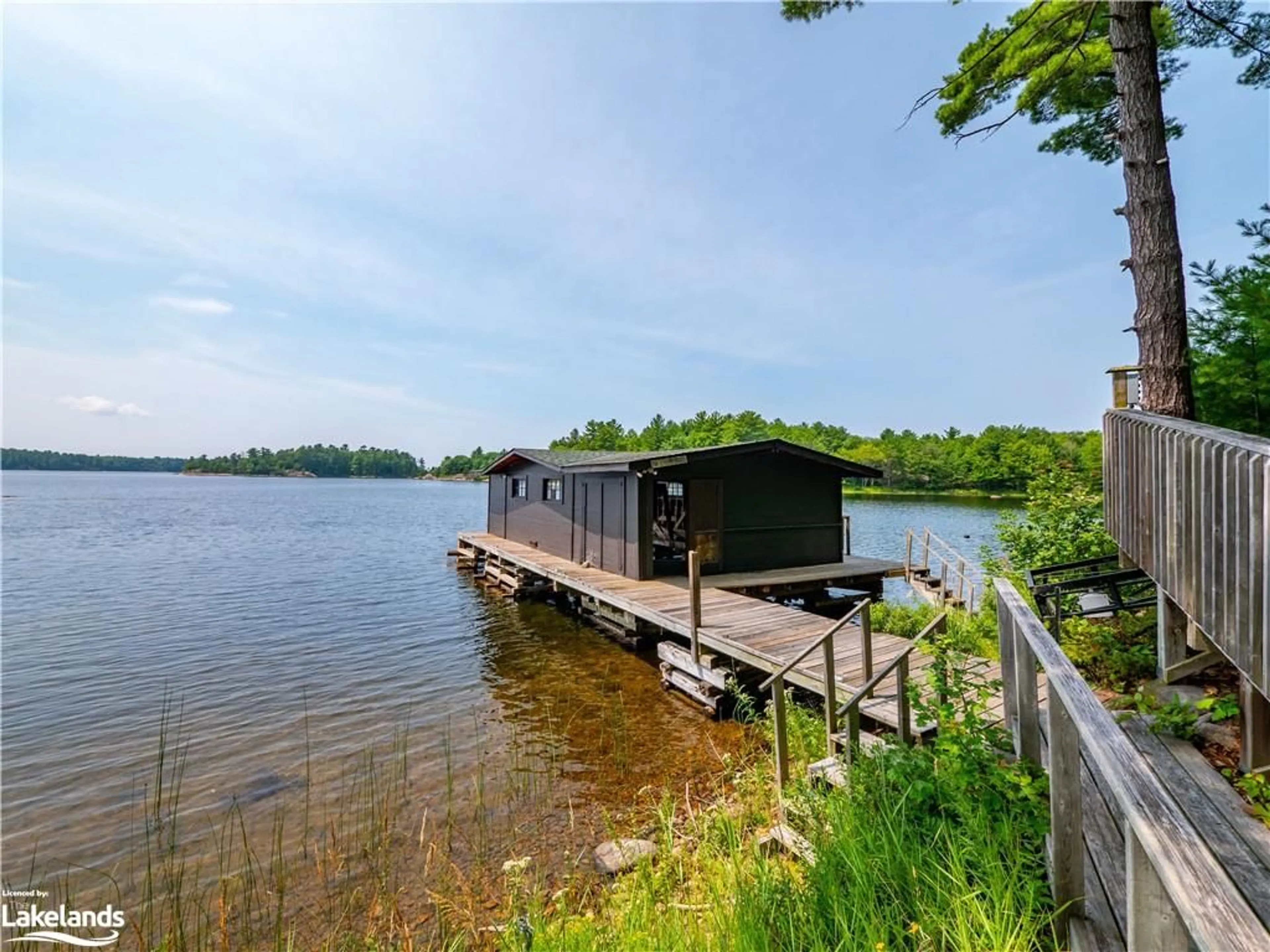 Cottage for 15598 Georgian Bay Shore, Honey Harbour Ontario P0E 1E0