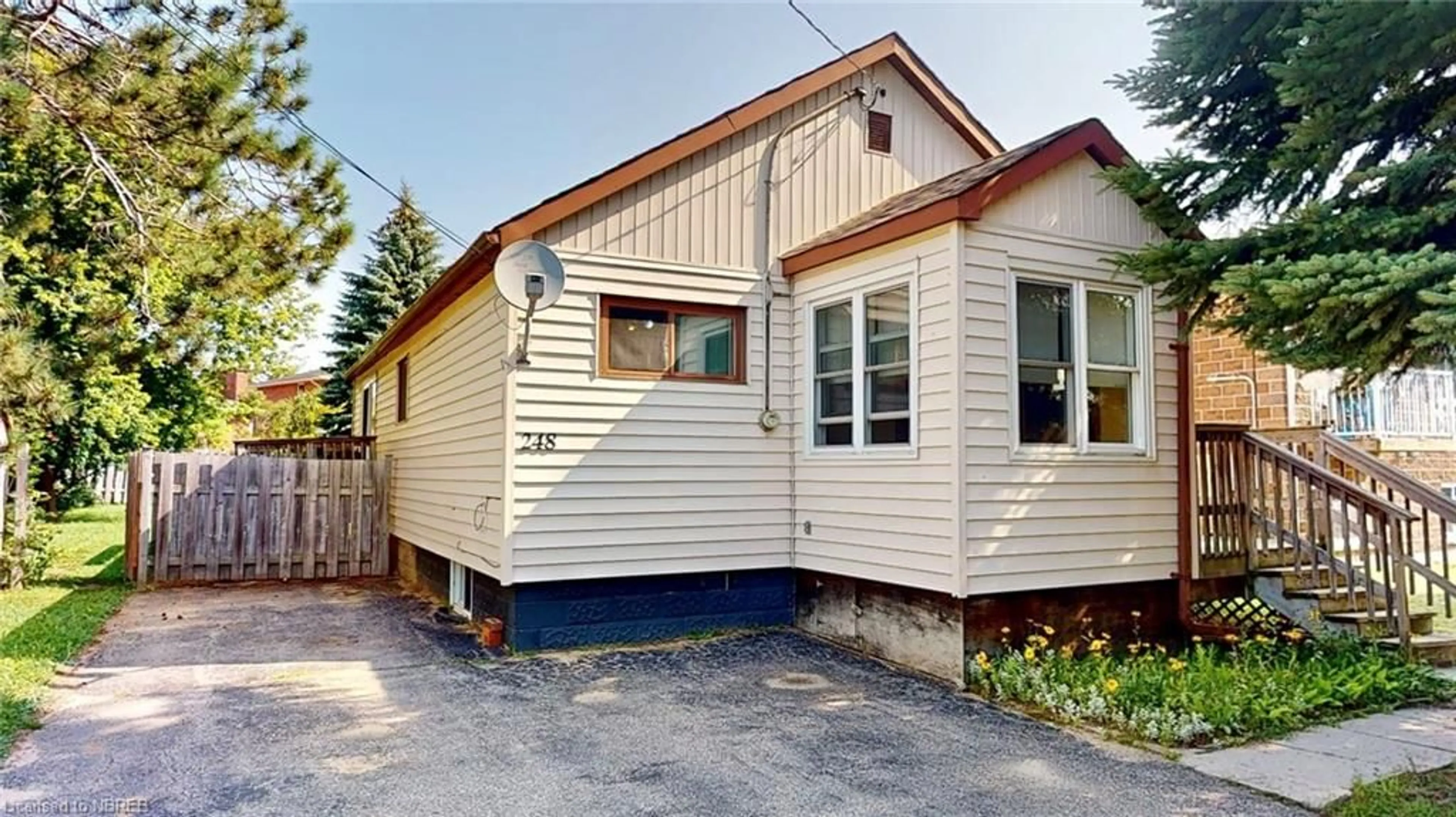 Cottage for 248 Hutcheson Ave, North Bay Ontario P1B 6Y9