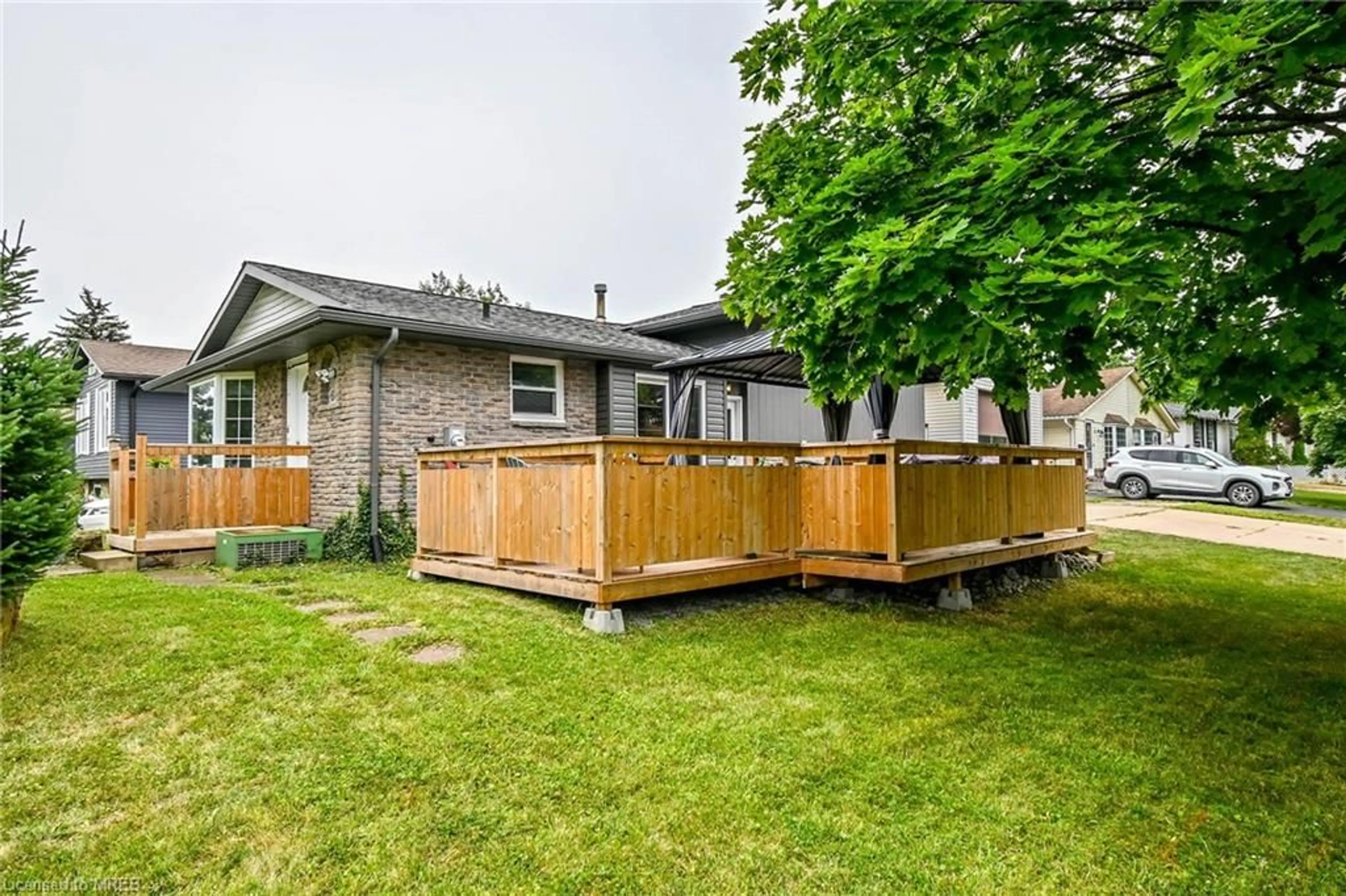 Fenced yard for 6 Commerford St, Thorold Ontario L2V 4P6