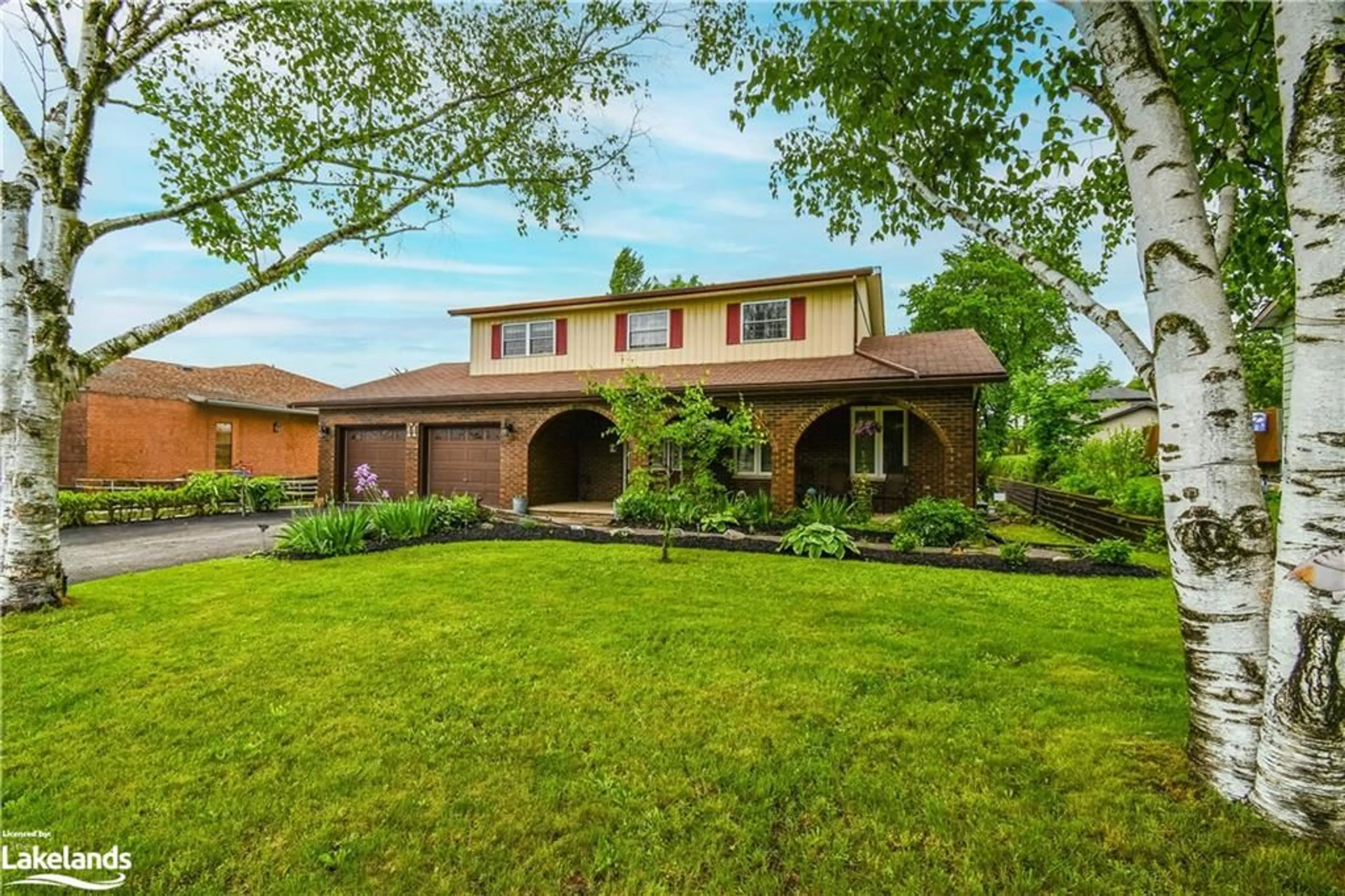 Frontside or backside of a home for 11 Hill Top Dr, Penetanguishene Ontario L9M 1H7