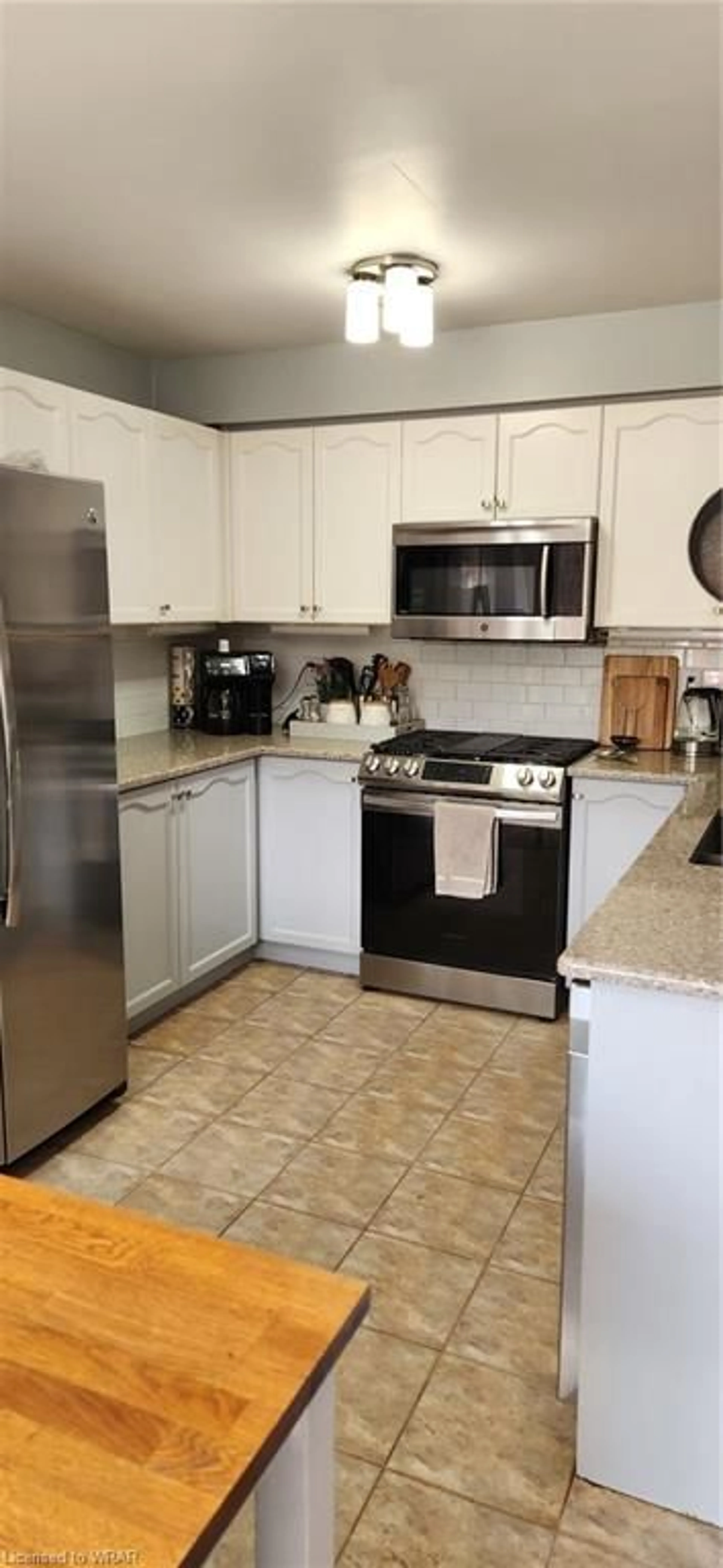 Standard kitchen for 112 Flockhart Rd, Cambridge Ontario N1P 1G3