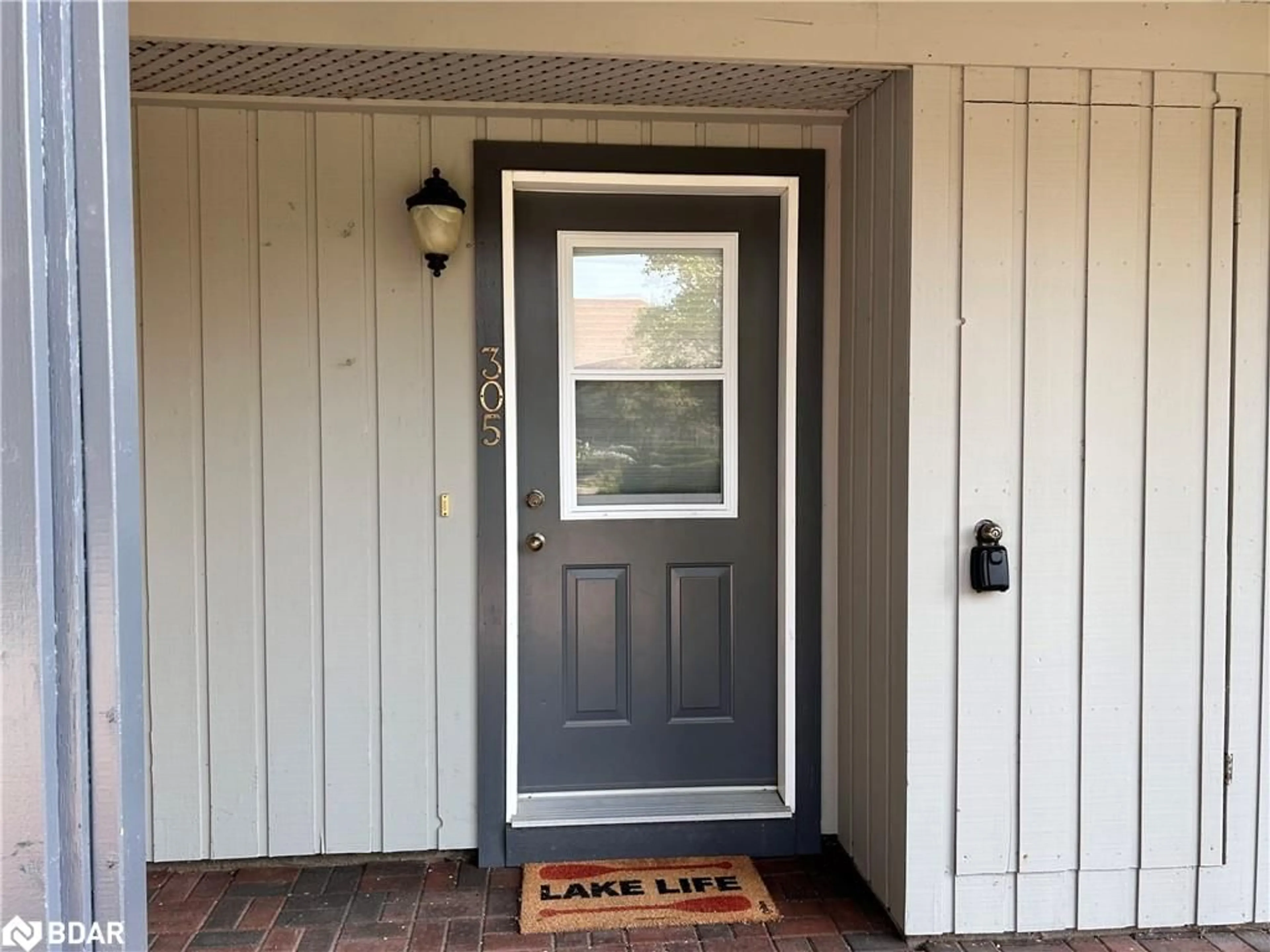 Indoor entryway for 305 Mariners Way, Collingwood Ontario L9Y 5C7