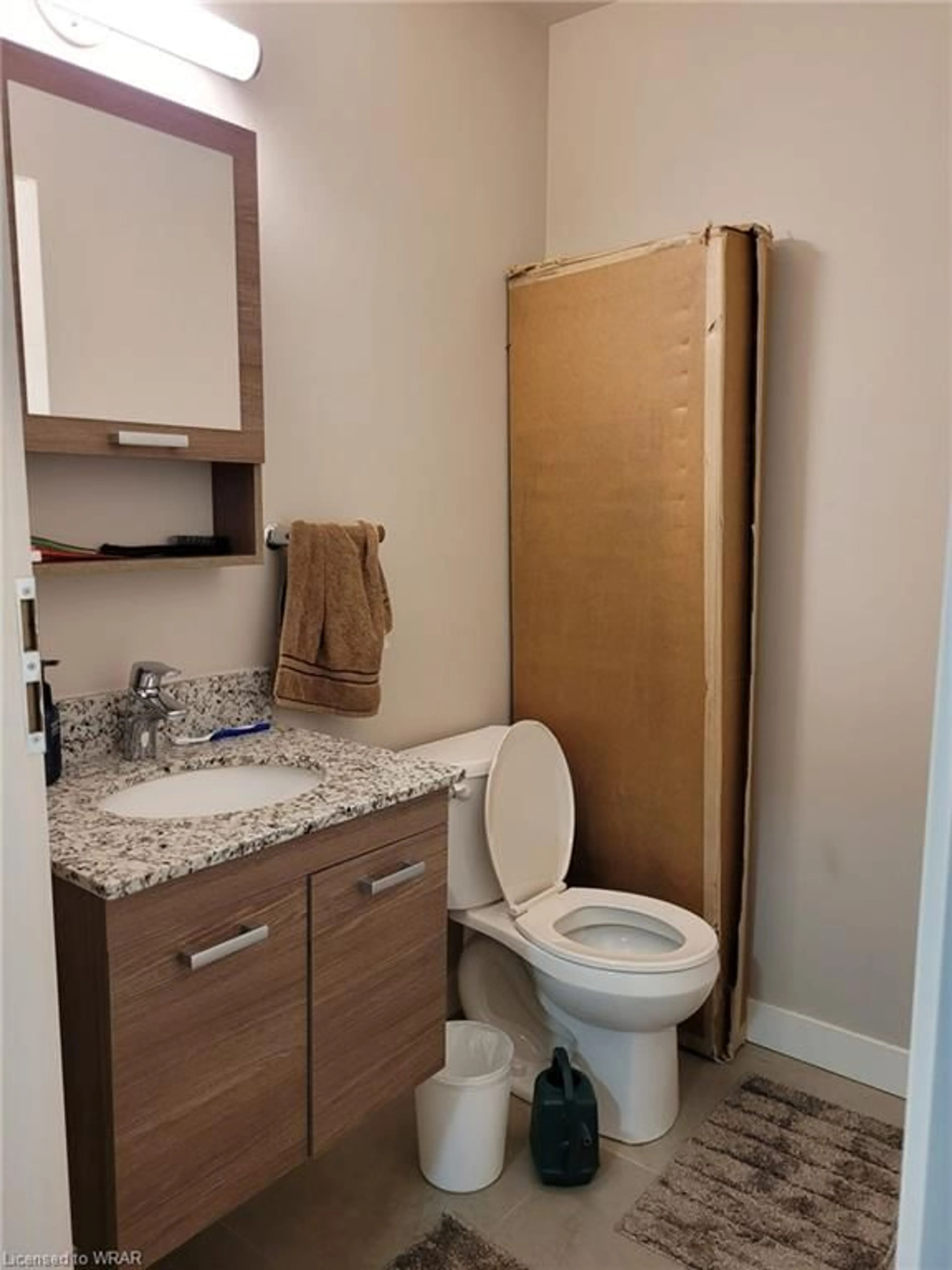 Standard bathroom for 280 Lester St #623, Waterloo Ontario N2L 0G2