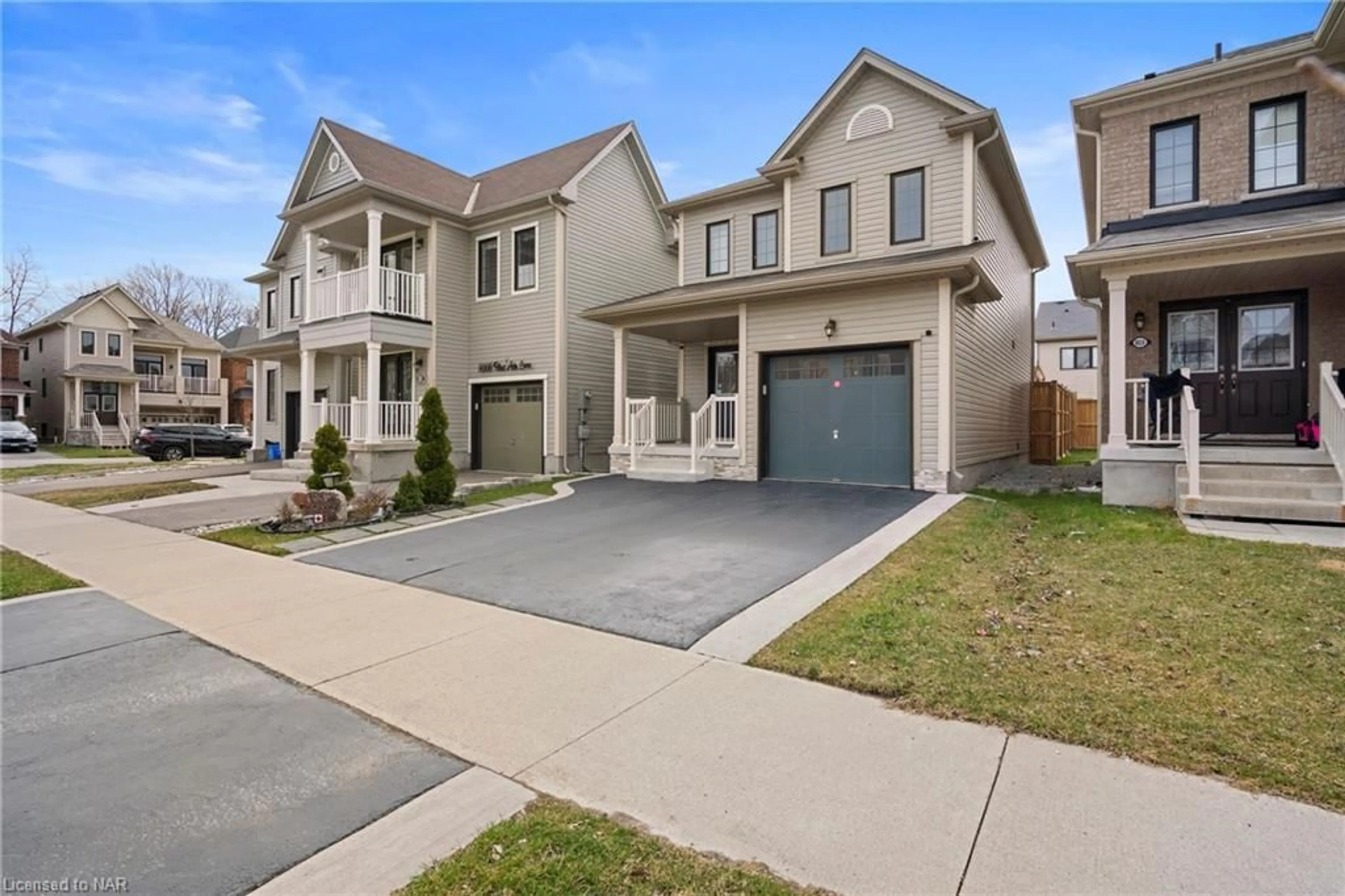 Frontside or backside of a home, the street view for 8016 Blue Ash Lane, Niagara Falls Ontario L2H 0N9