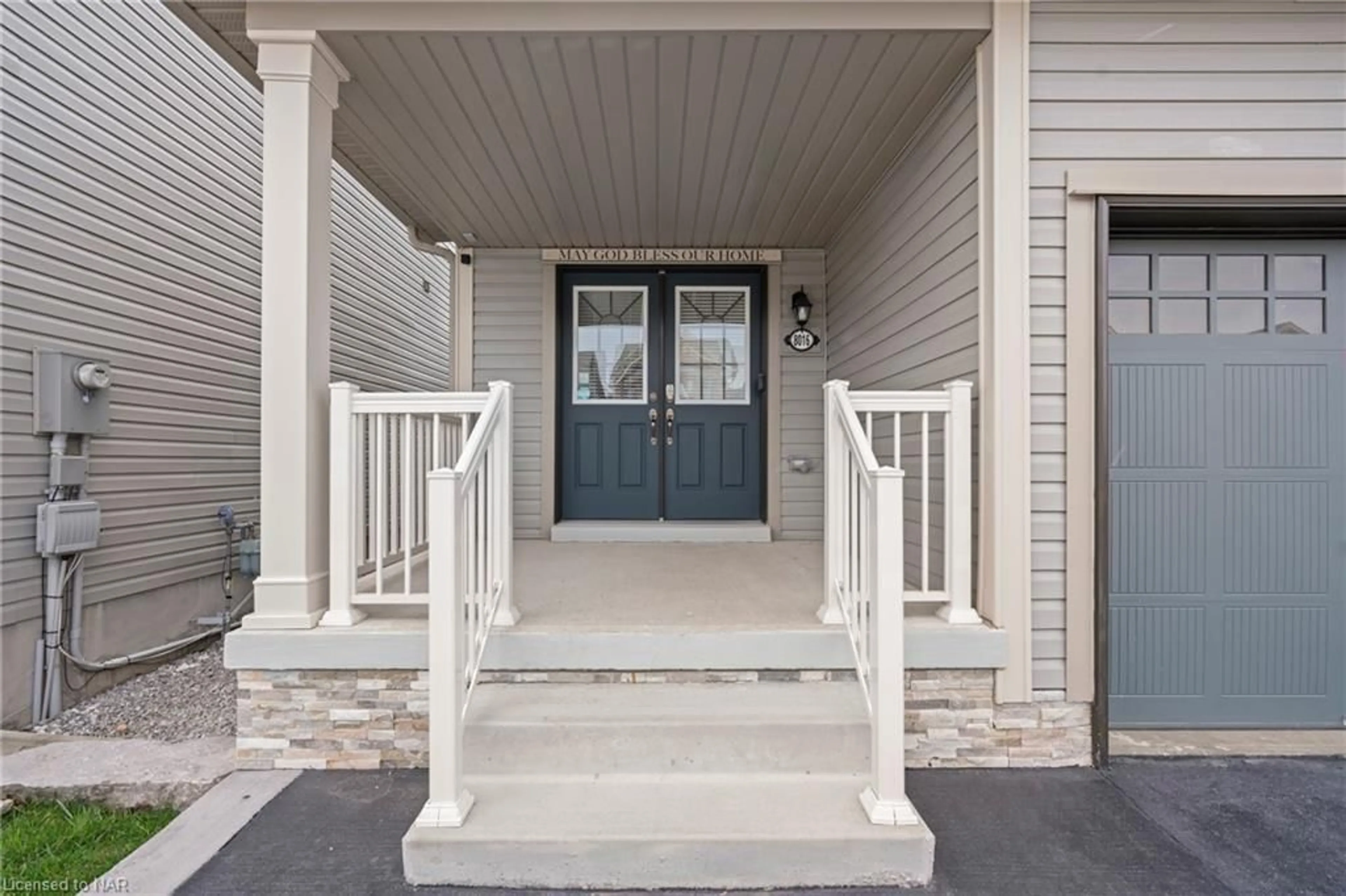 Indoor entryway, wood floors for 8016 Blue Ash Lane, Niagara Falls Ontario L2H 0N9