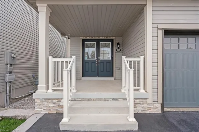 8016 Blue Ash Lane, Niagara Falls 4