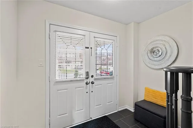 8016 Blue Ash Lane, Niagara Falls 5