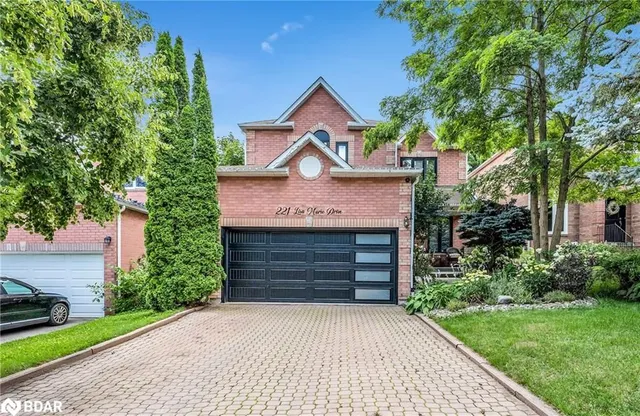 221 Lisa Marie Dr, Orangeville