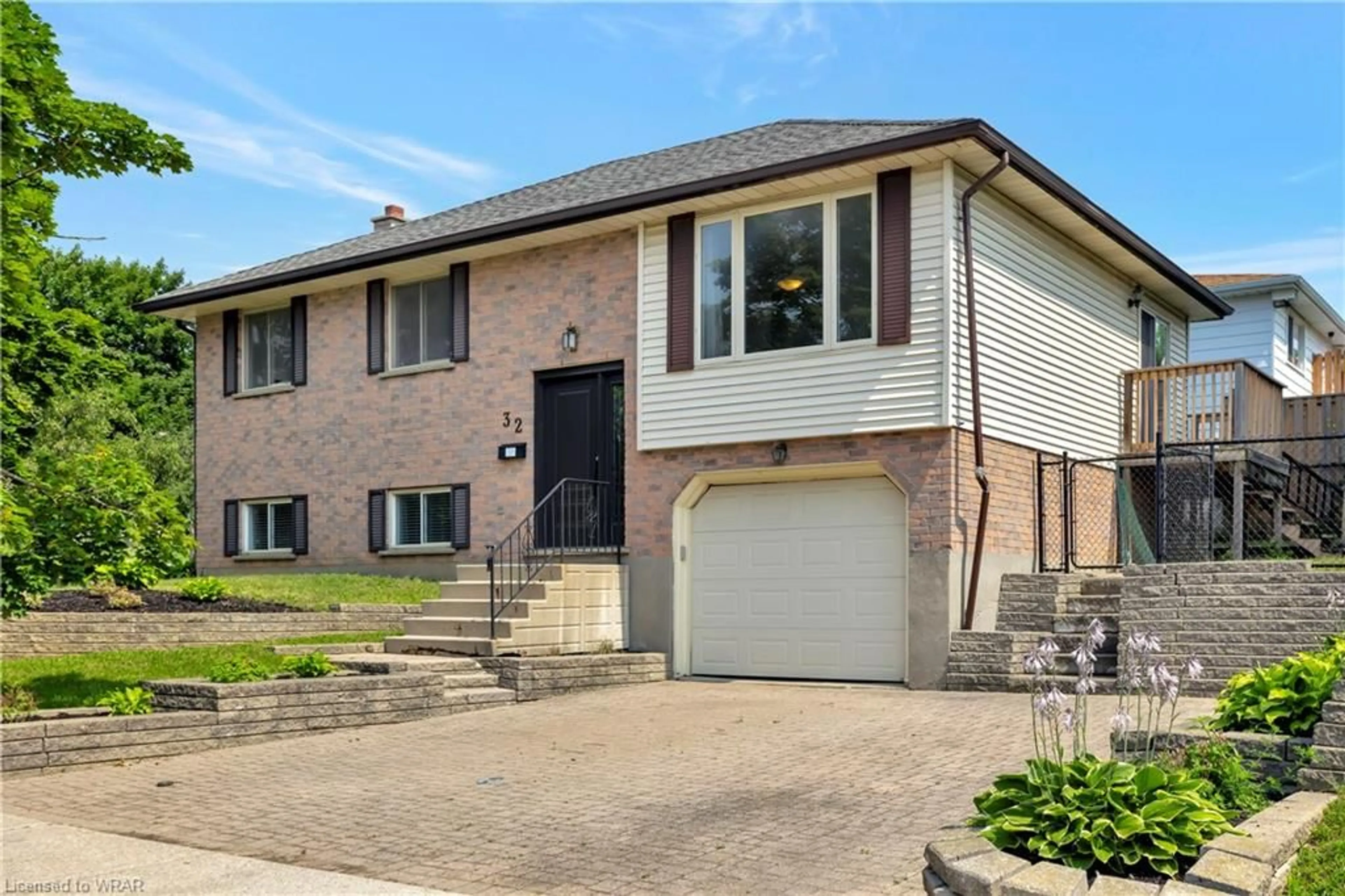 Home with brick exterior material for 32 Settlers Dr, Kitchener Ontario N2E 2L3