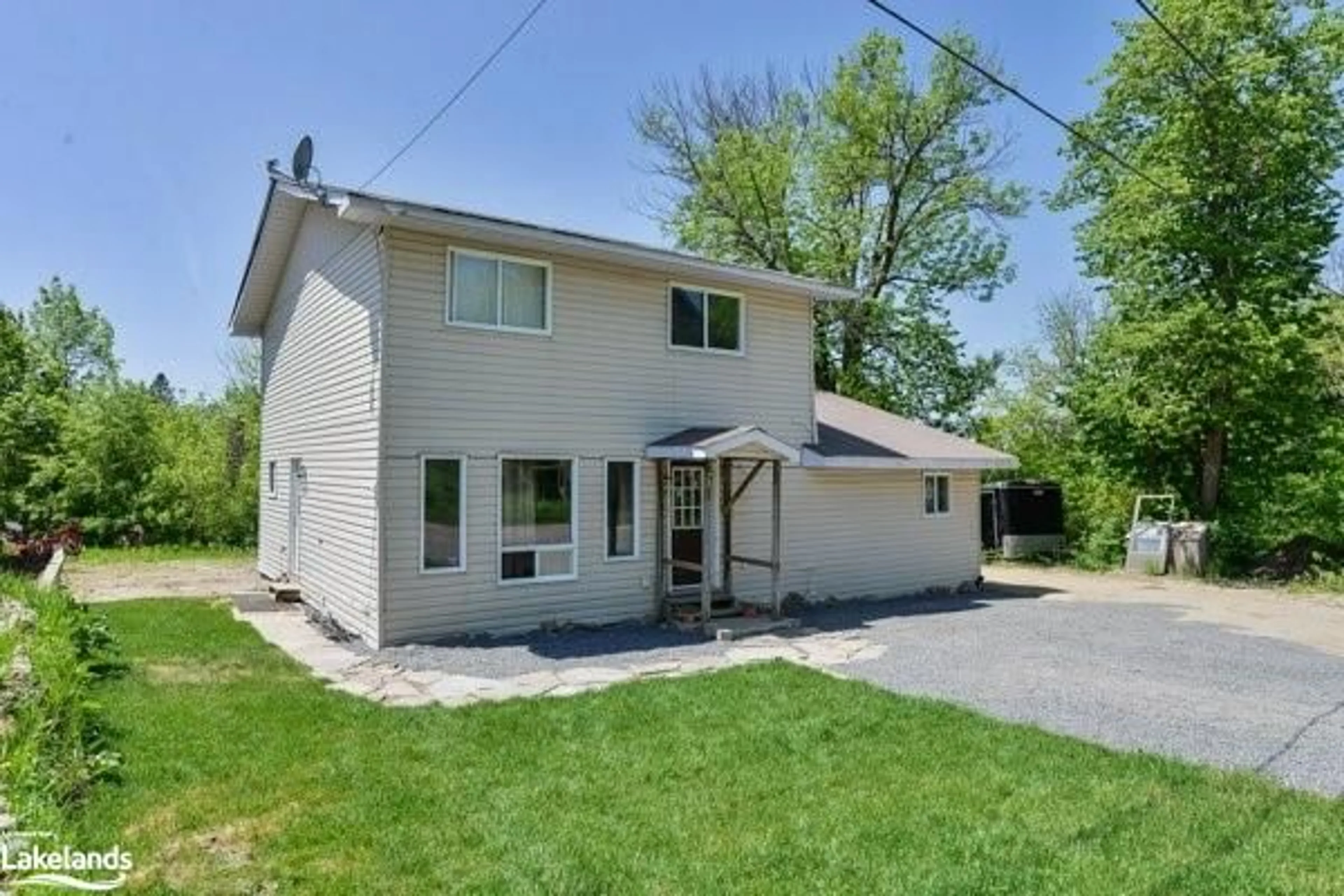 Frontside or backside of a home for 19 Henry St, Huntsville Ontario P1H 1V5