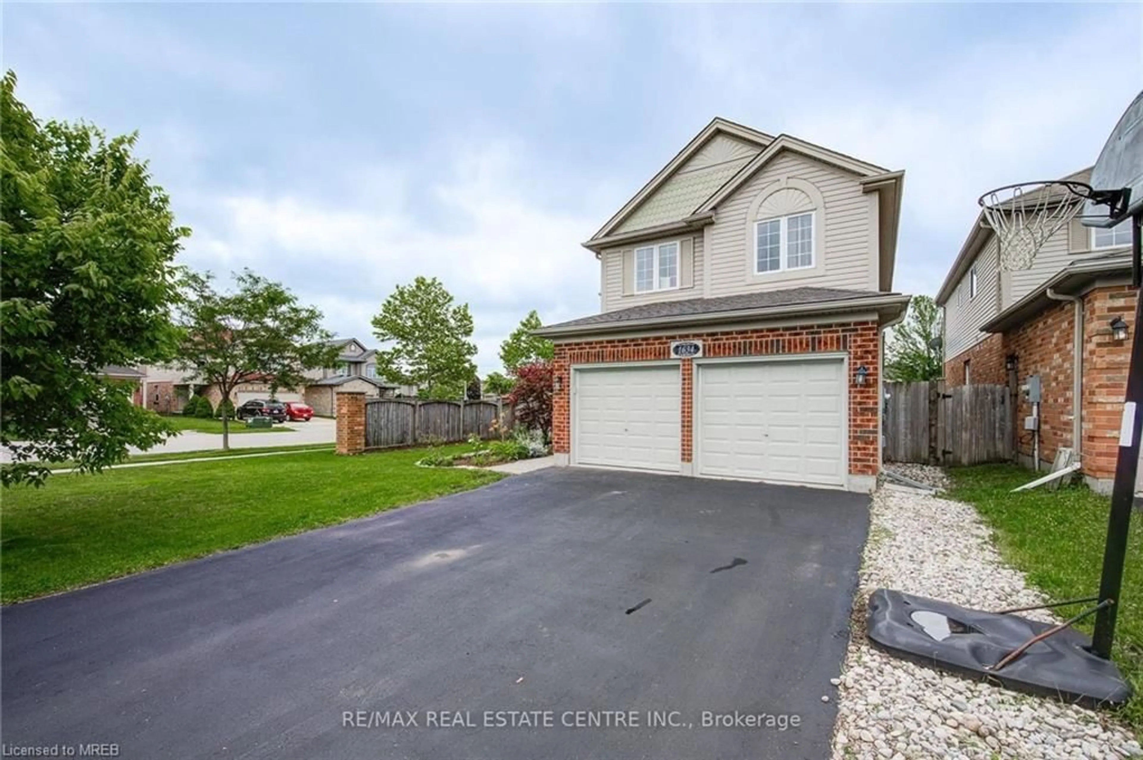 Frontside or backside of a home for 1634 Chelton Pl, London Ontario N6H 1M2