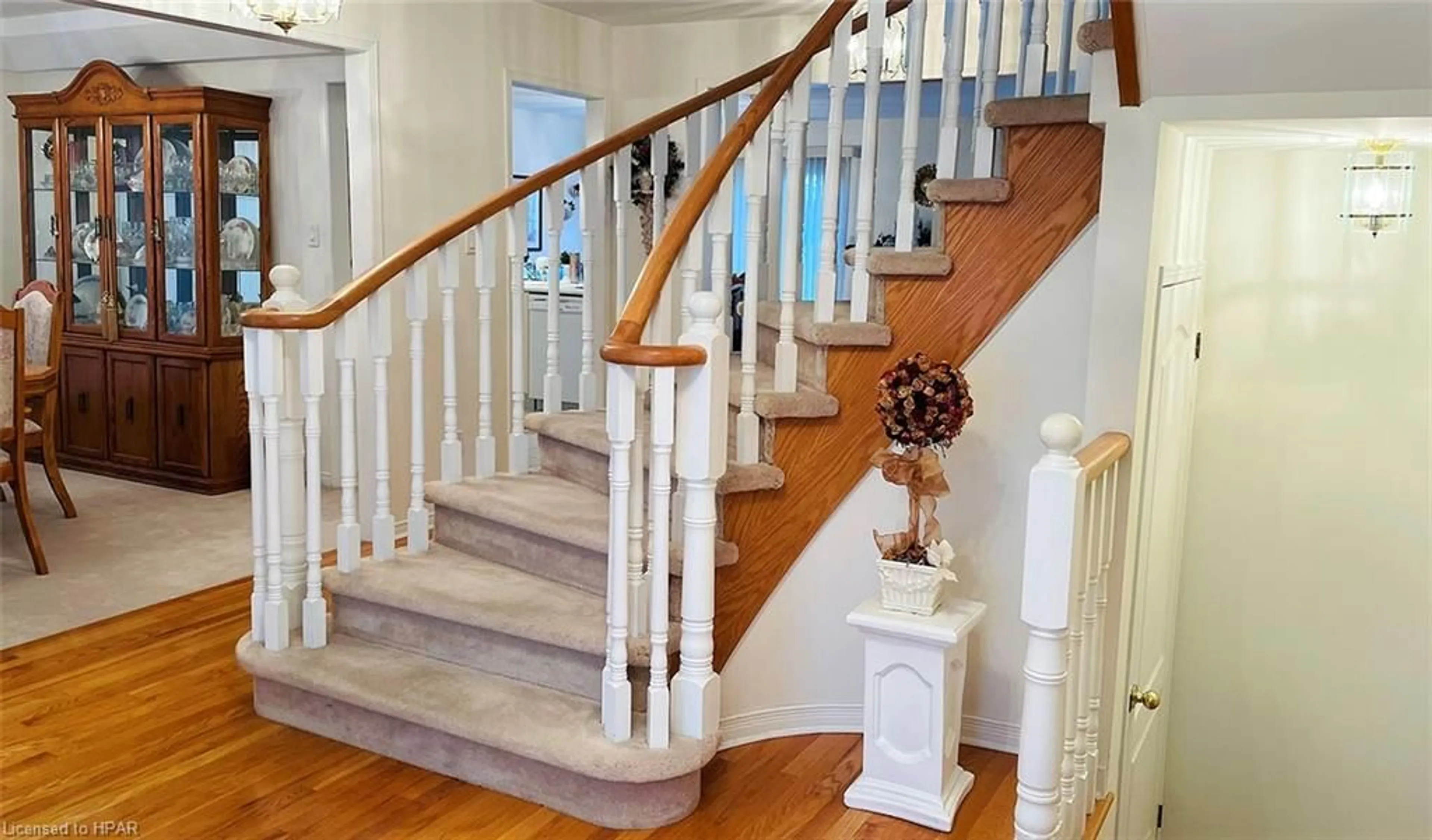 Stairs for 4720 Wembley Crt, Windsor Ontario N9G 2P8