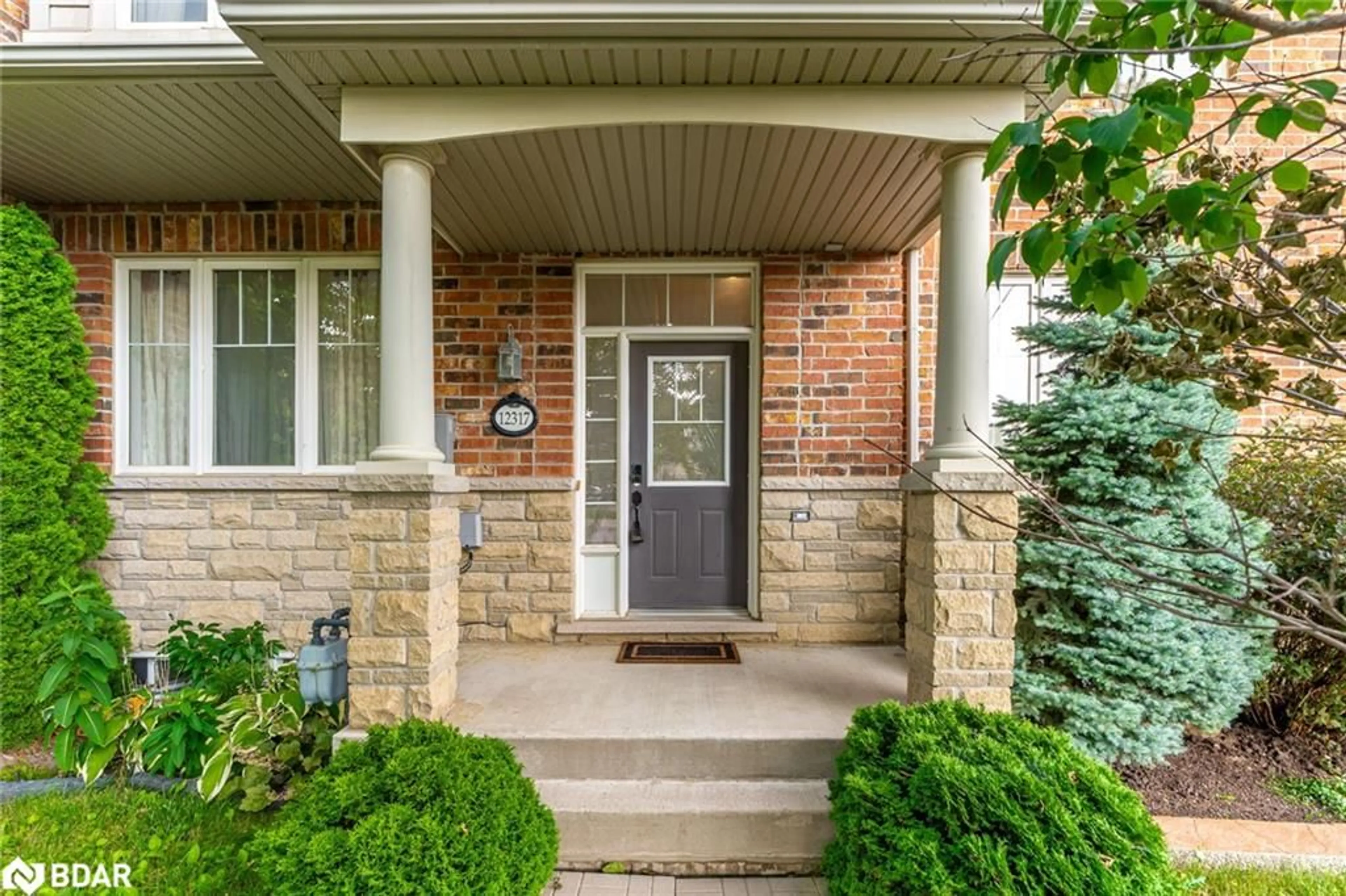 Indoor entryway for 12317 Kennedy Rd, Caledon Ontario L7C 3M8