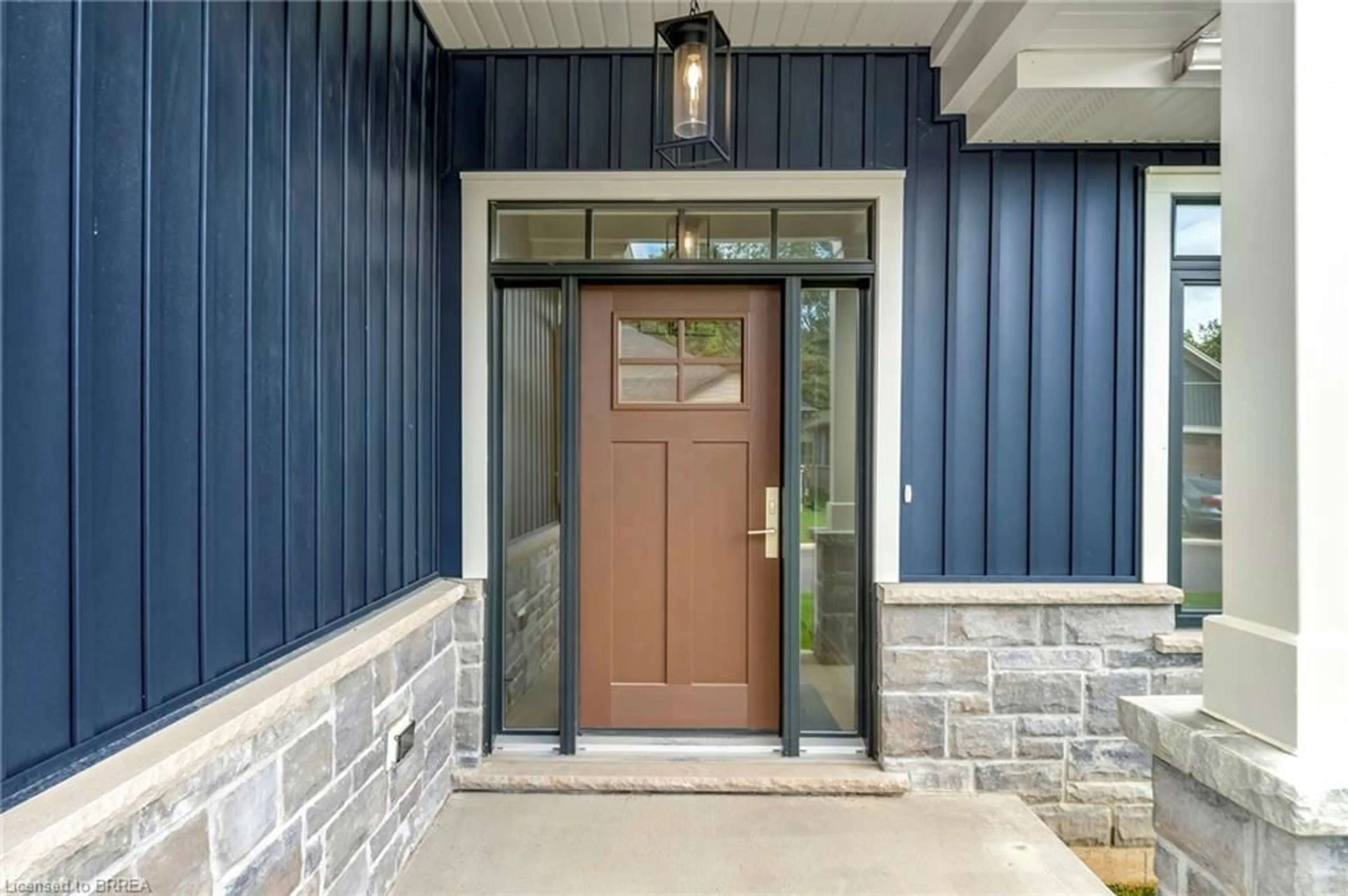 Indoor entryway, wood floors for 68 Cedar St #10, Paris Ontario N3L 0H7