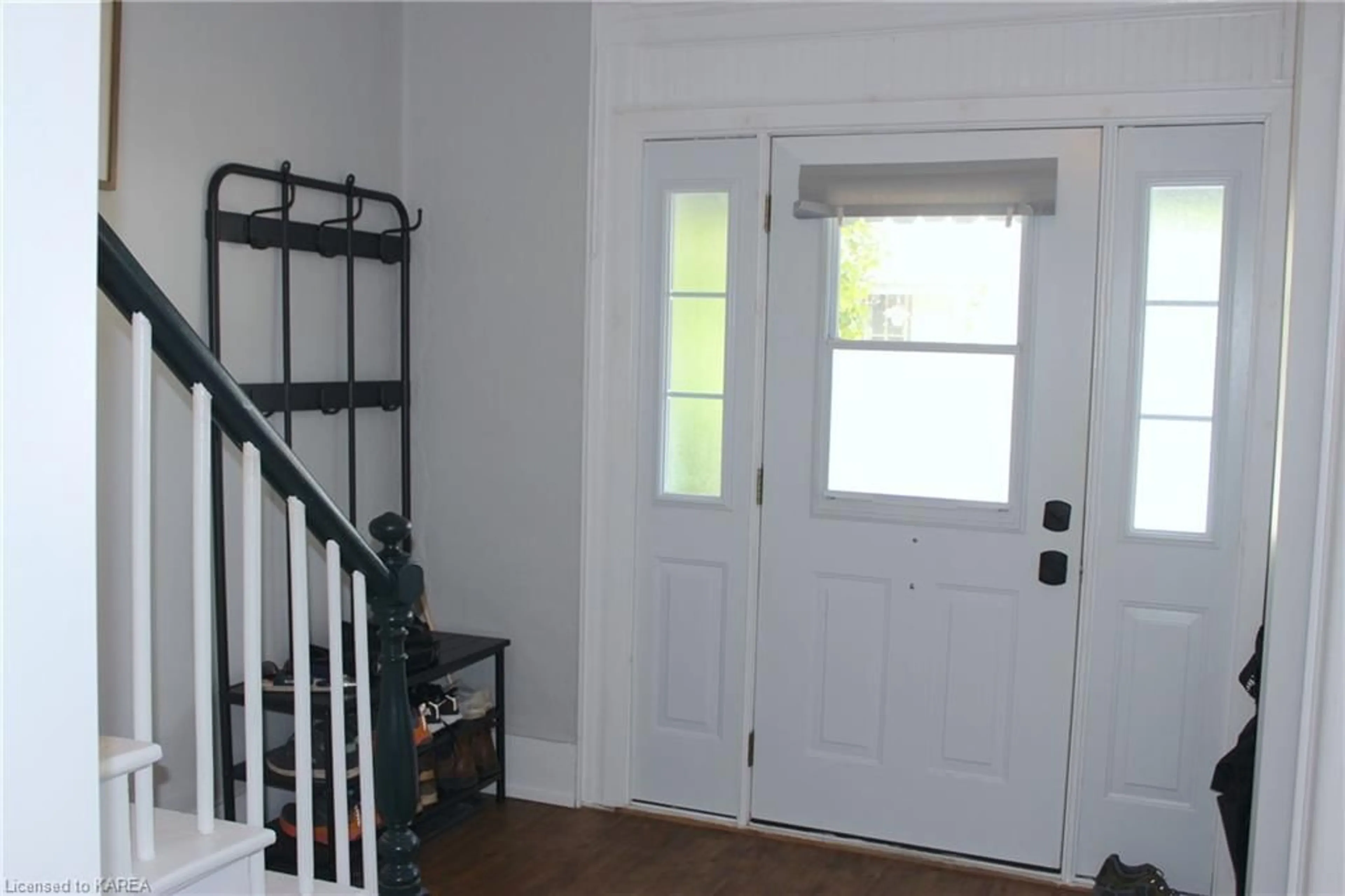 Indoor entryway for 290 Stone St, Gananoque Ontario K7G 2A1